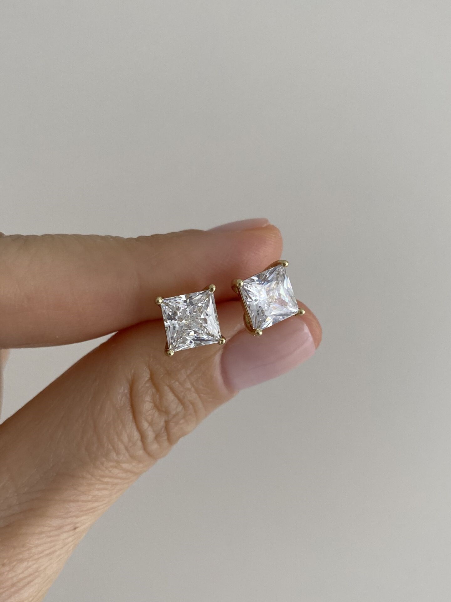 Özel Seri Kristal Taşlı Kare Form Tek Taş Minimal Küpe Gold 7mm