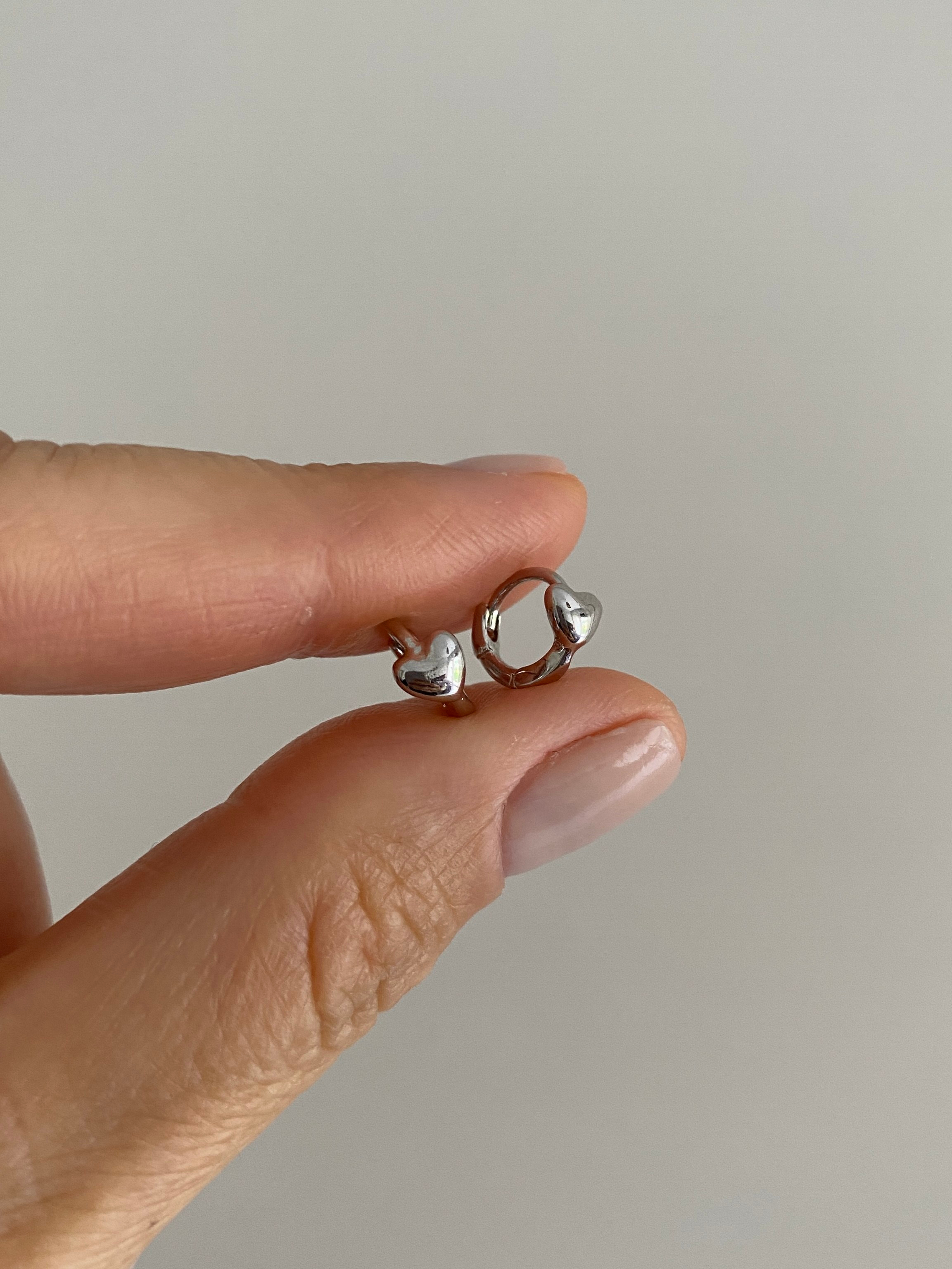 Özel Seri Minik Kalp Figürlü Minimal Halka Küpe-Silver