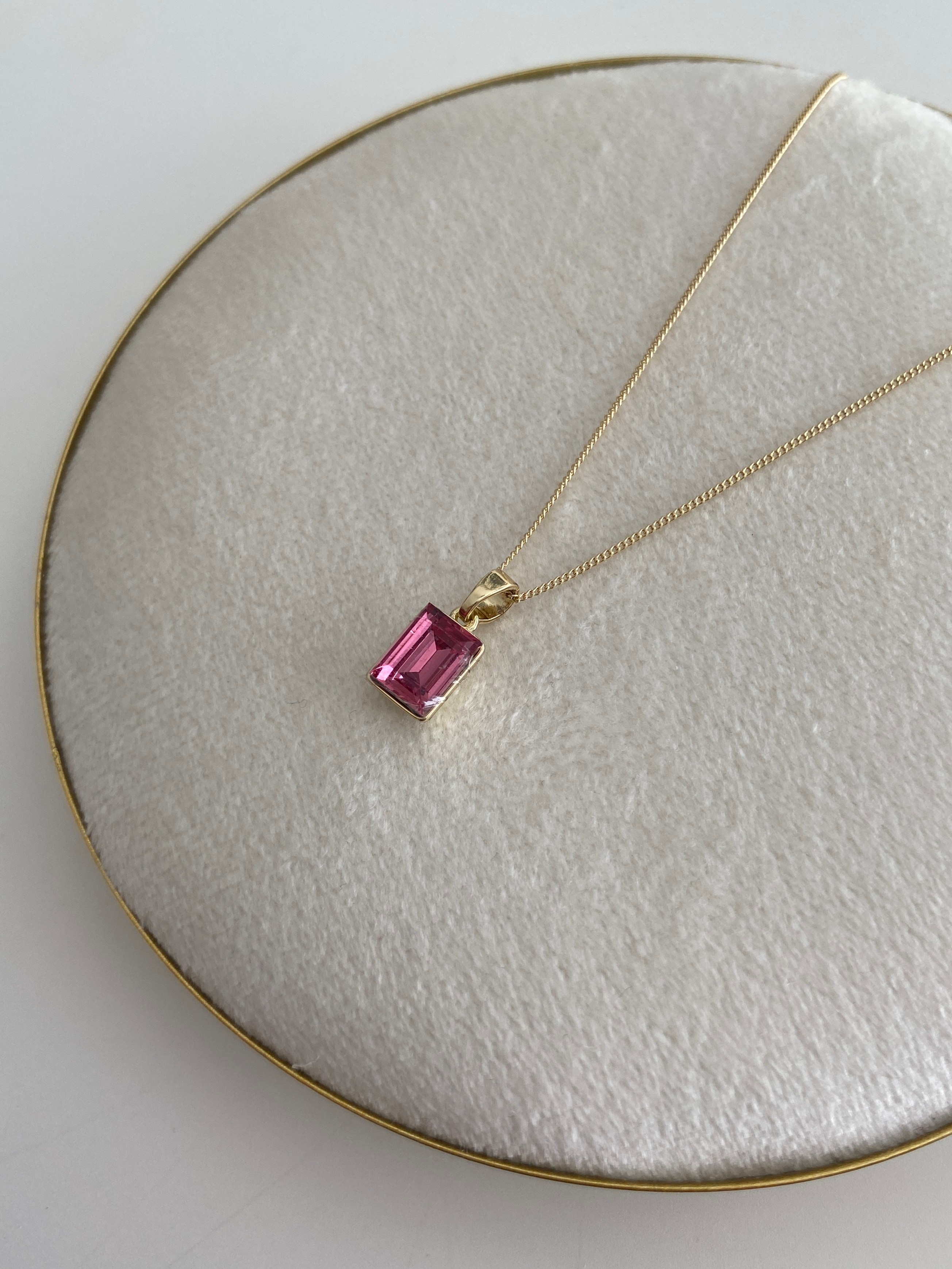 Özel Seri Minimal Dikdörtgen Fuşya Swarovski Taşlı Kolye