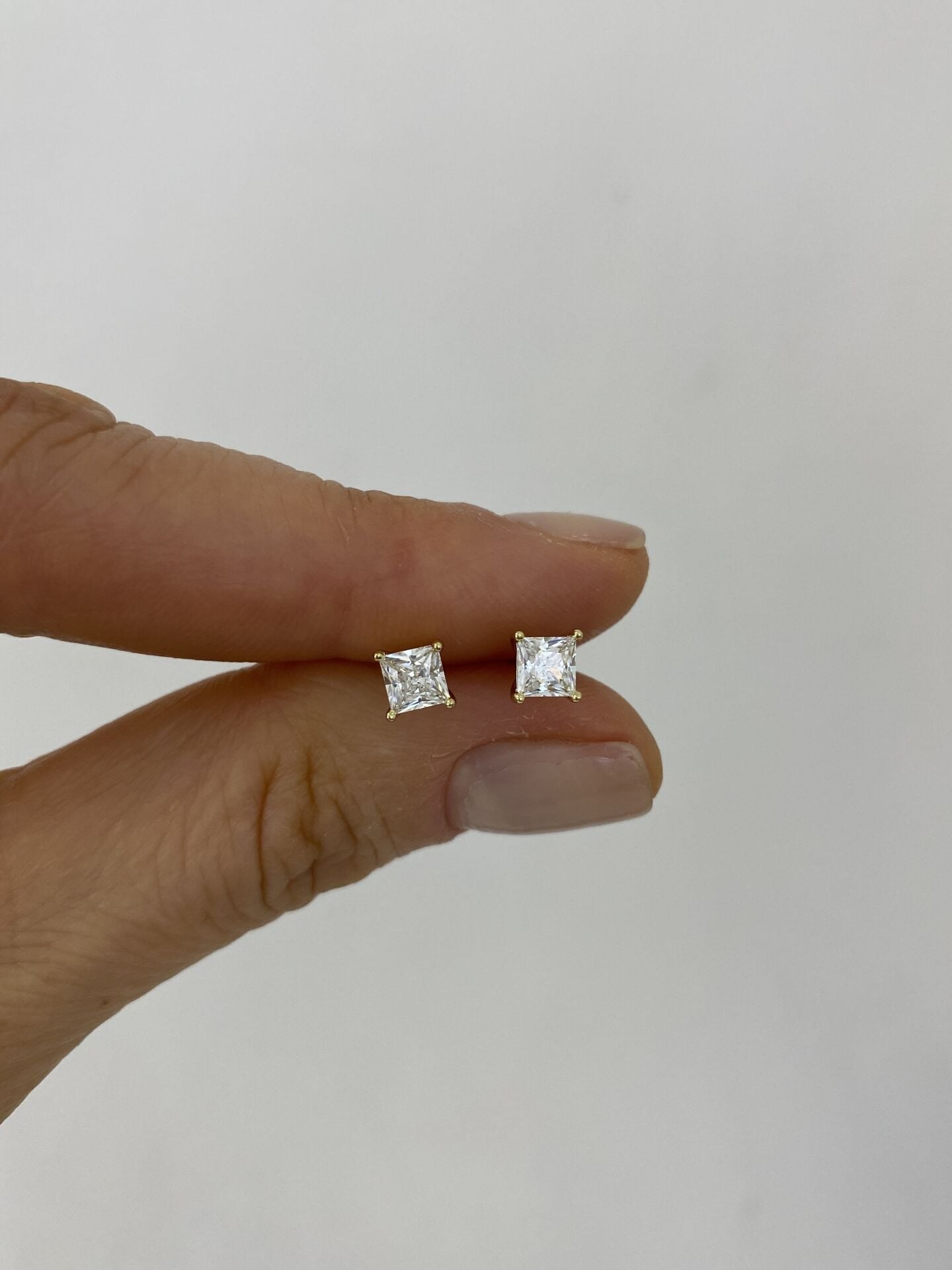 Özel Seri Minimal Kare Tek Taş Küpe Gold 5mm