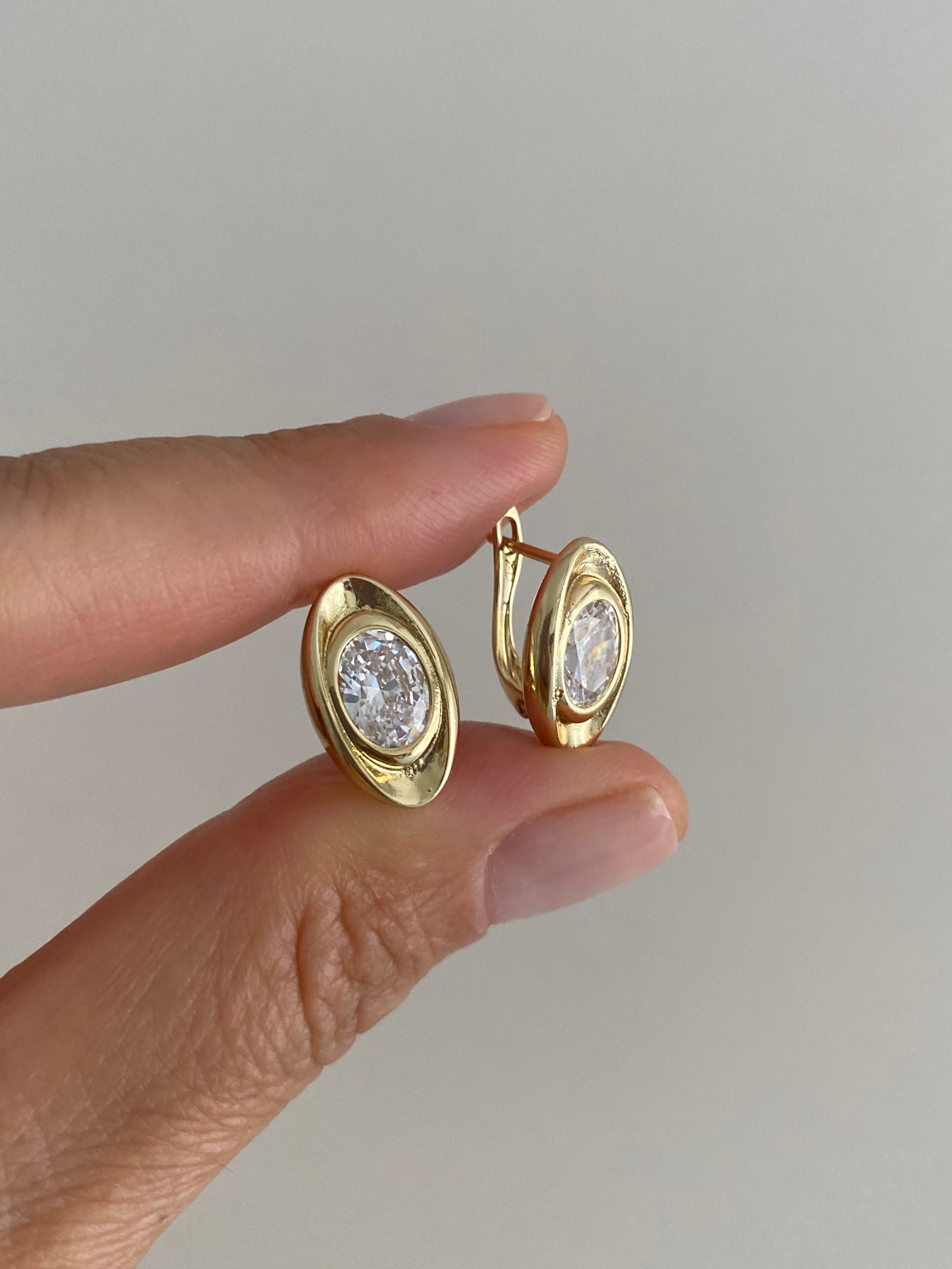 Özel Seri Minimal Oval Taşlı Halka Küpe