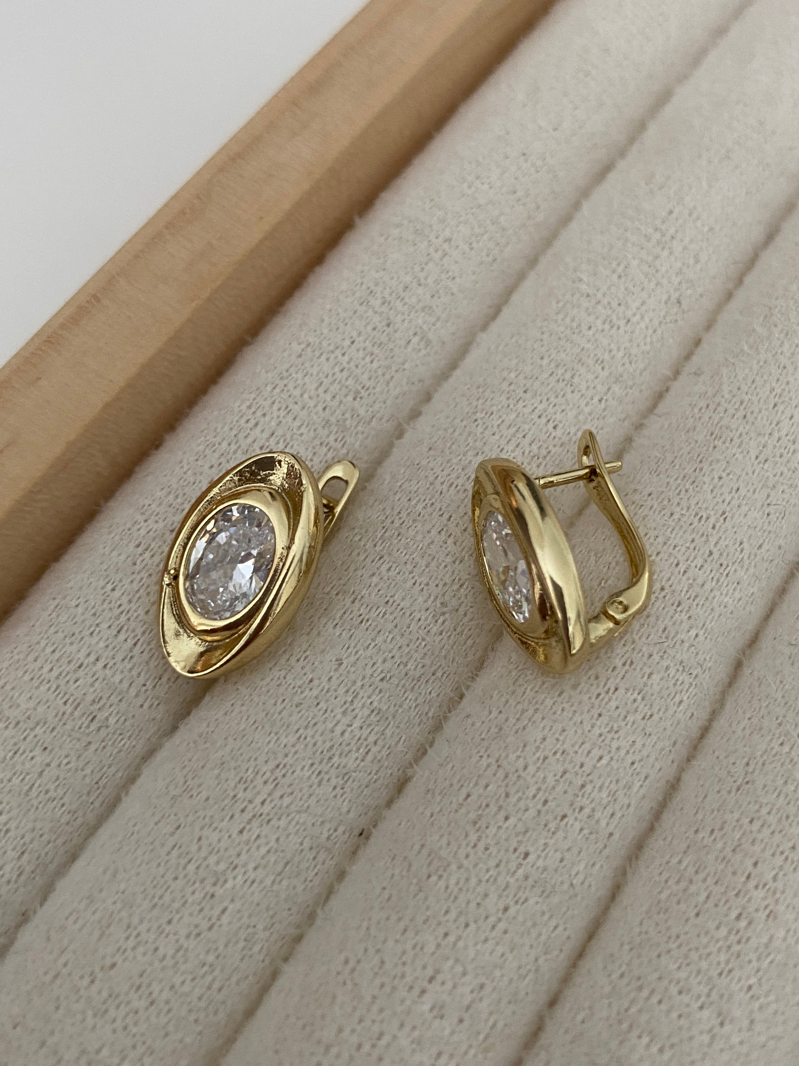 Özel Seri Minimal Oval Taşlı Halka Küpe