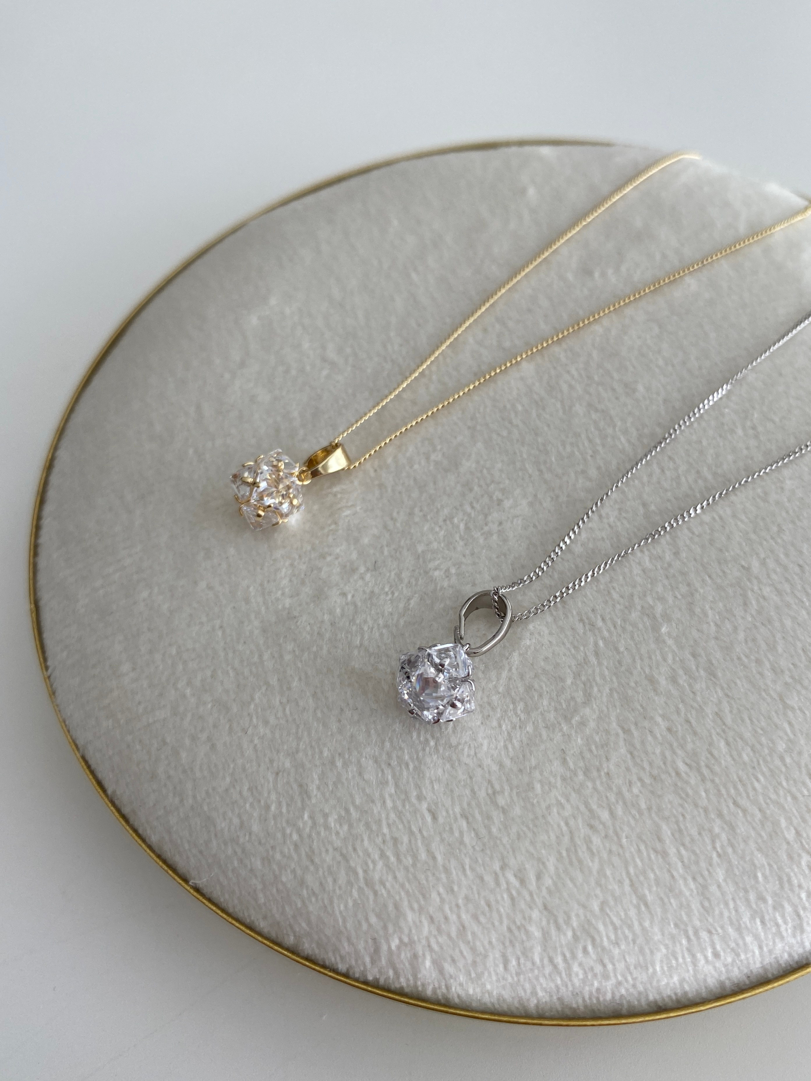 Özel Seri Minimal Prizma Taşlı Küre Model Kolye Silver