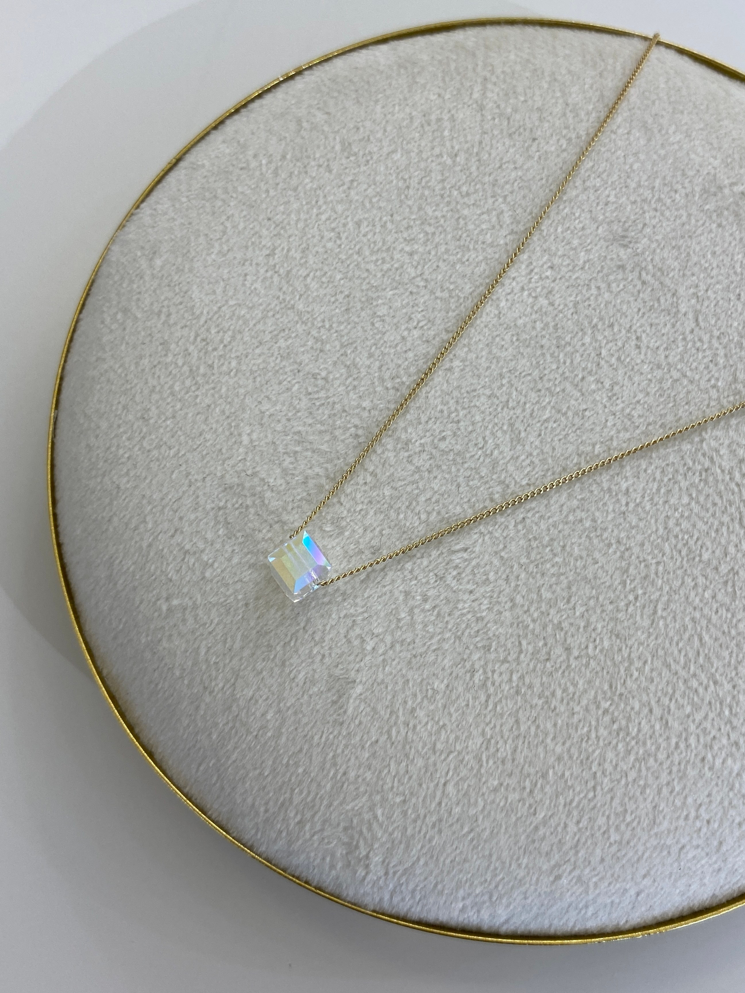 Özel Seri Minimal Swarovski Taş Küp Kolye
