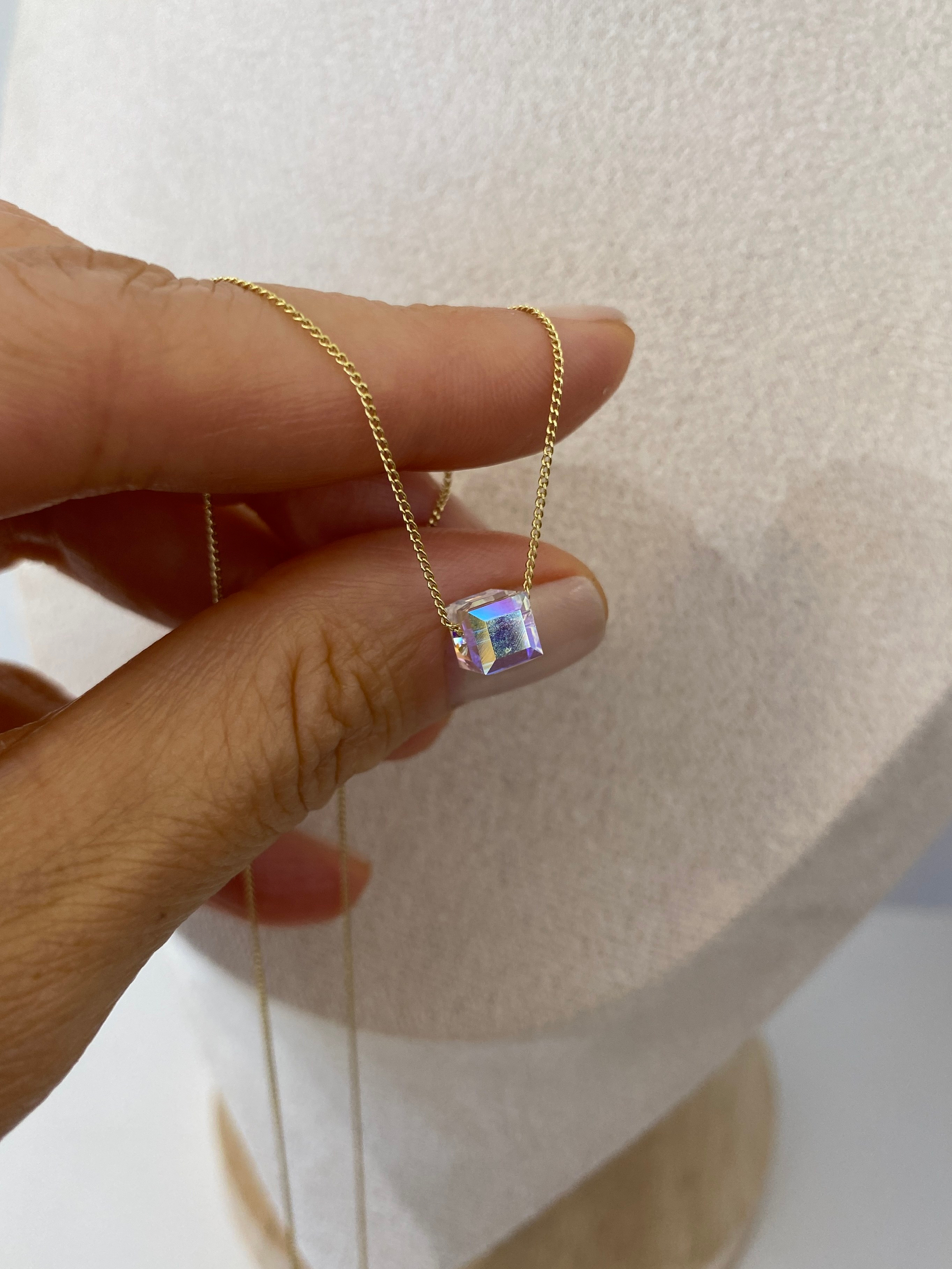 Özel Seri Minimal Swarovski Taş Küp Kolye