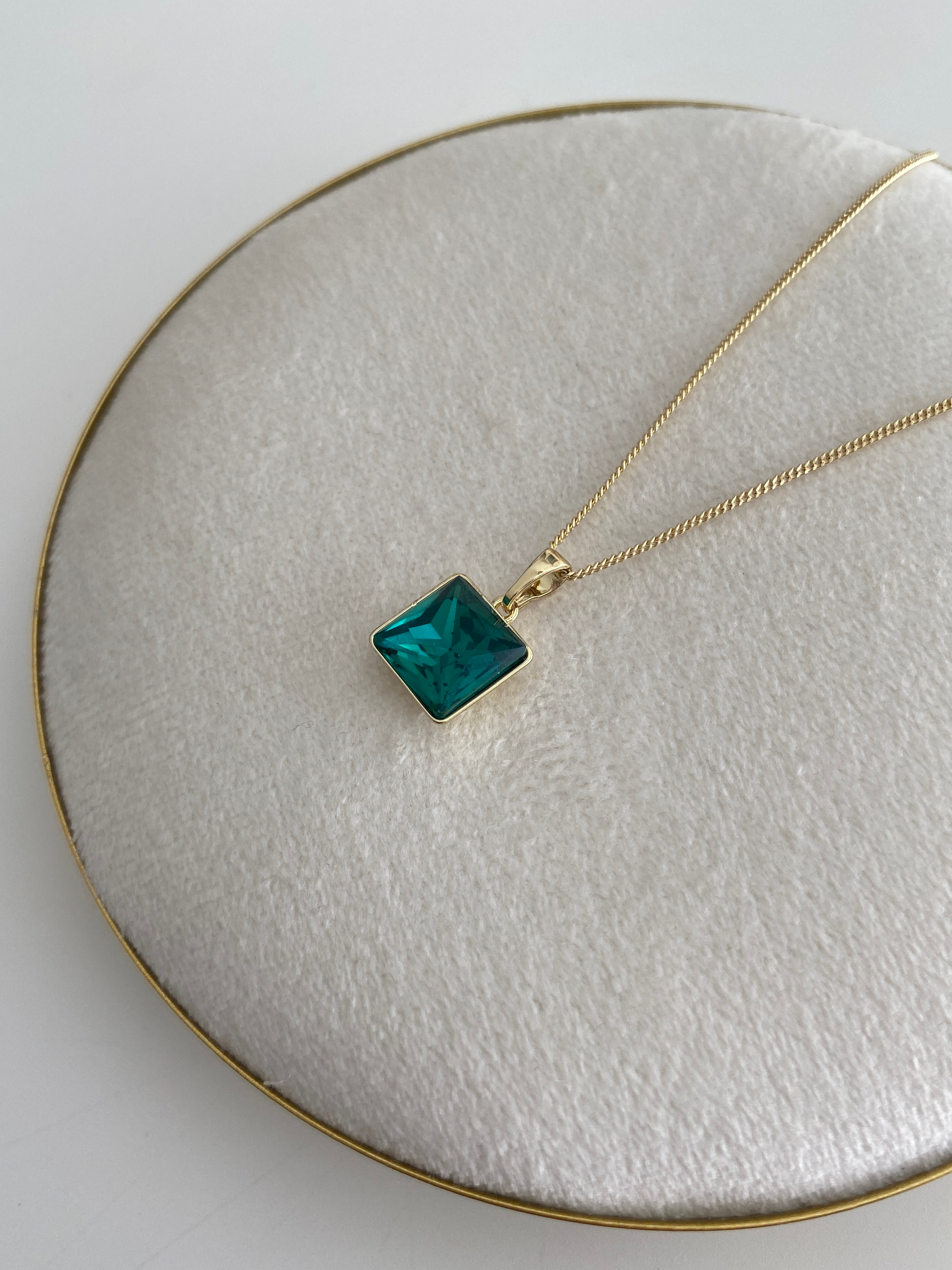 Özel Seri Minimal Yeşil Swarovski Taşlı Kolye