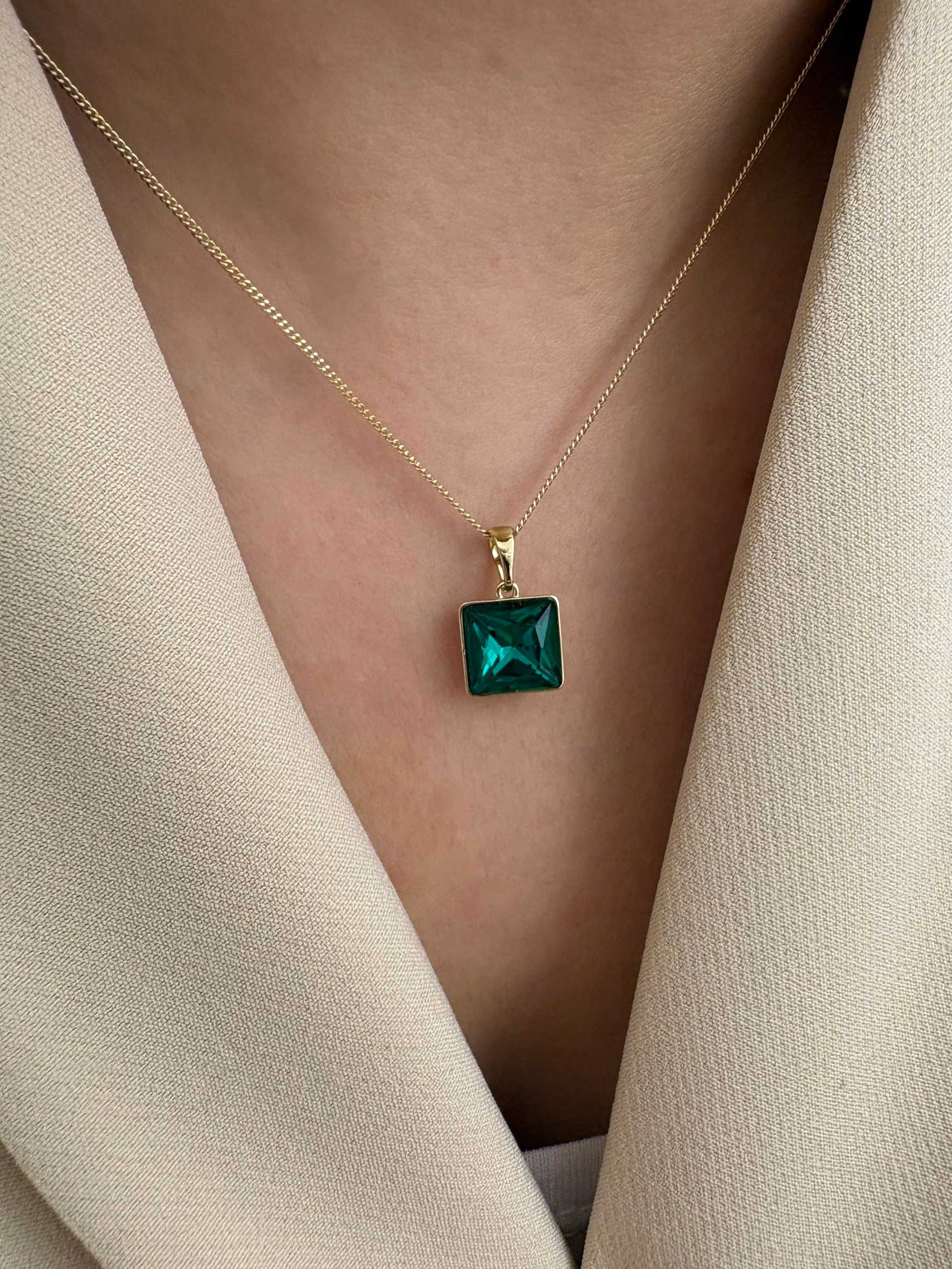 Özel Seri Minimal Yeşil Swarovski Taşlı Kolye