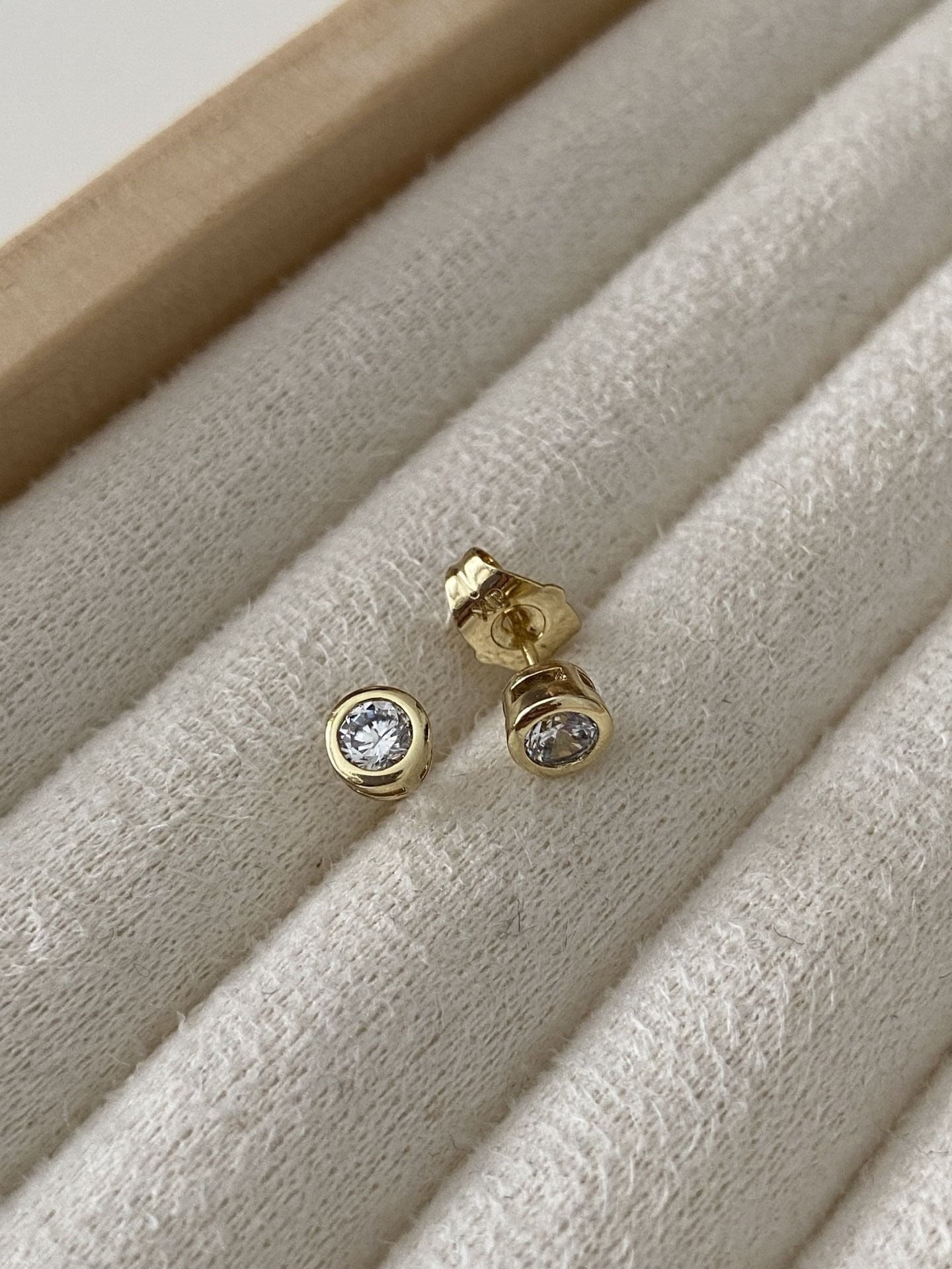 Özel Seri Sıvama Model Tektaş Minimal Küpe Gold 3mm