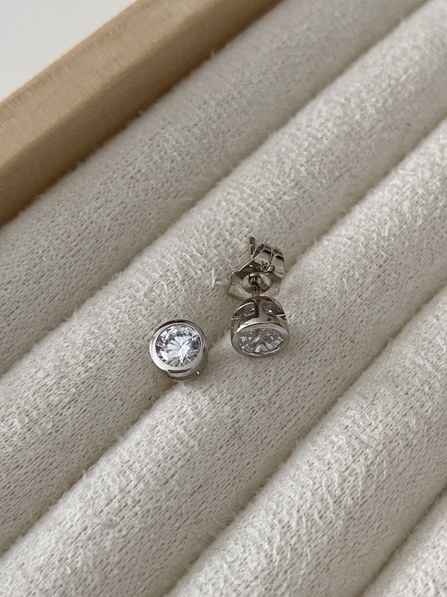 Özel Seri Sıvama Tektaş Minimal Küpe 4mm