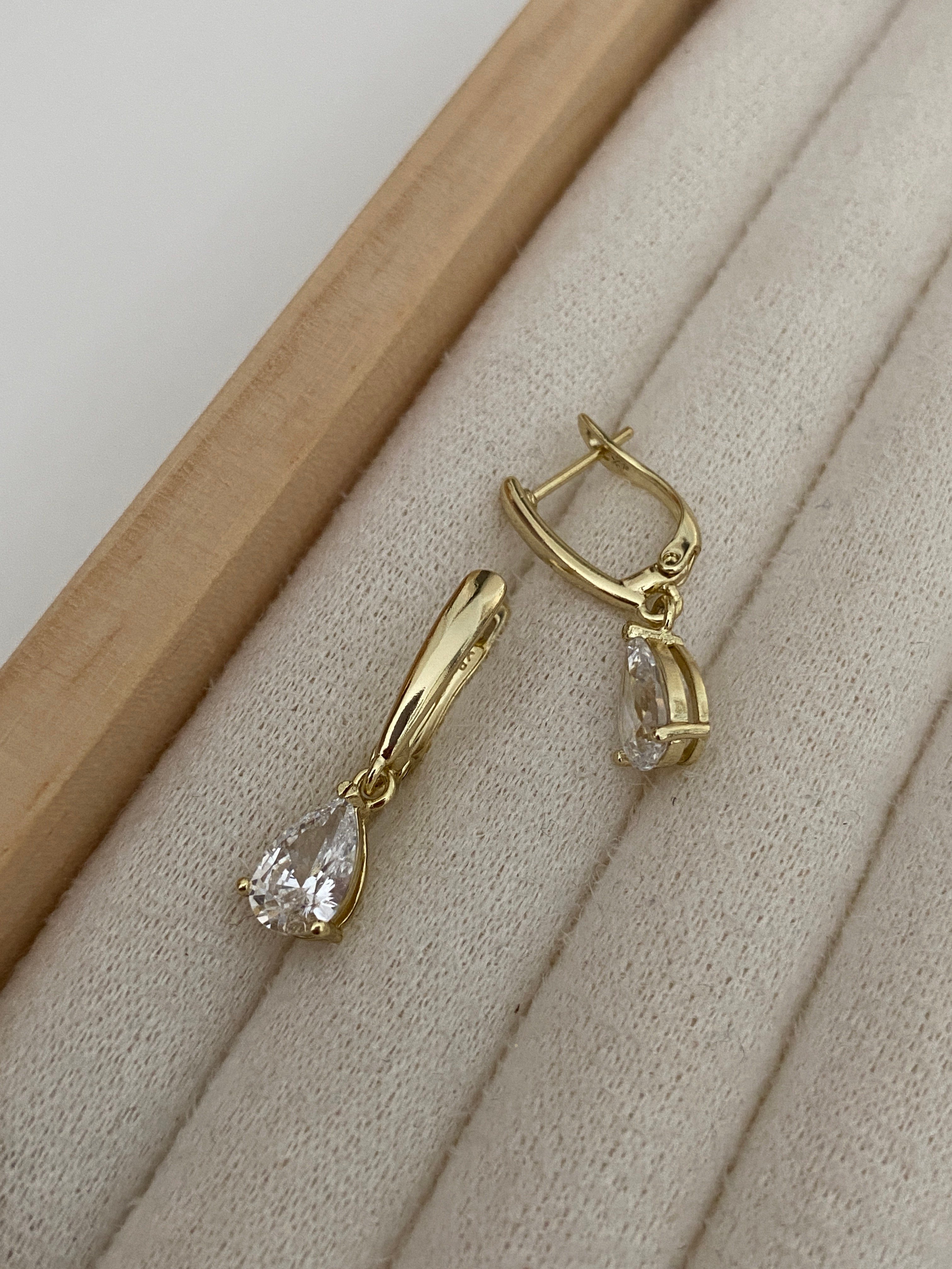 Özel Seri Swarovski Damla Taşlı Sallanan Küpe
