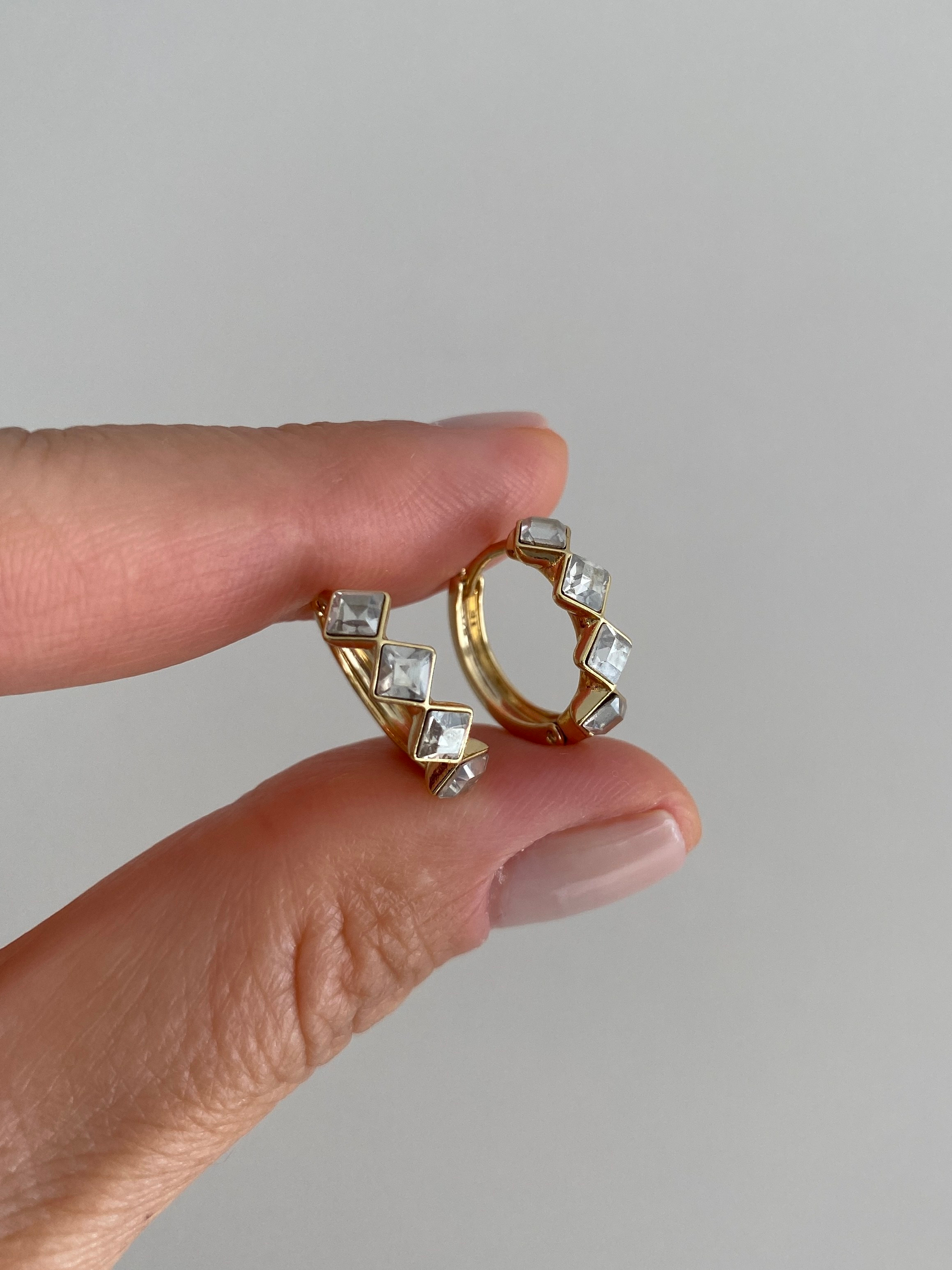 Özel Seri Swarovski Galaktik Kesim Taşlı Halka Küpe