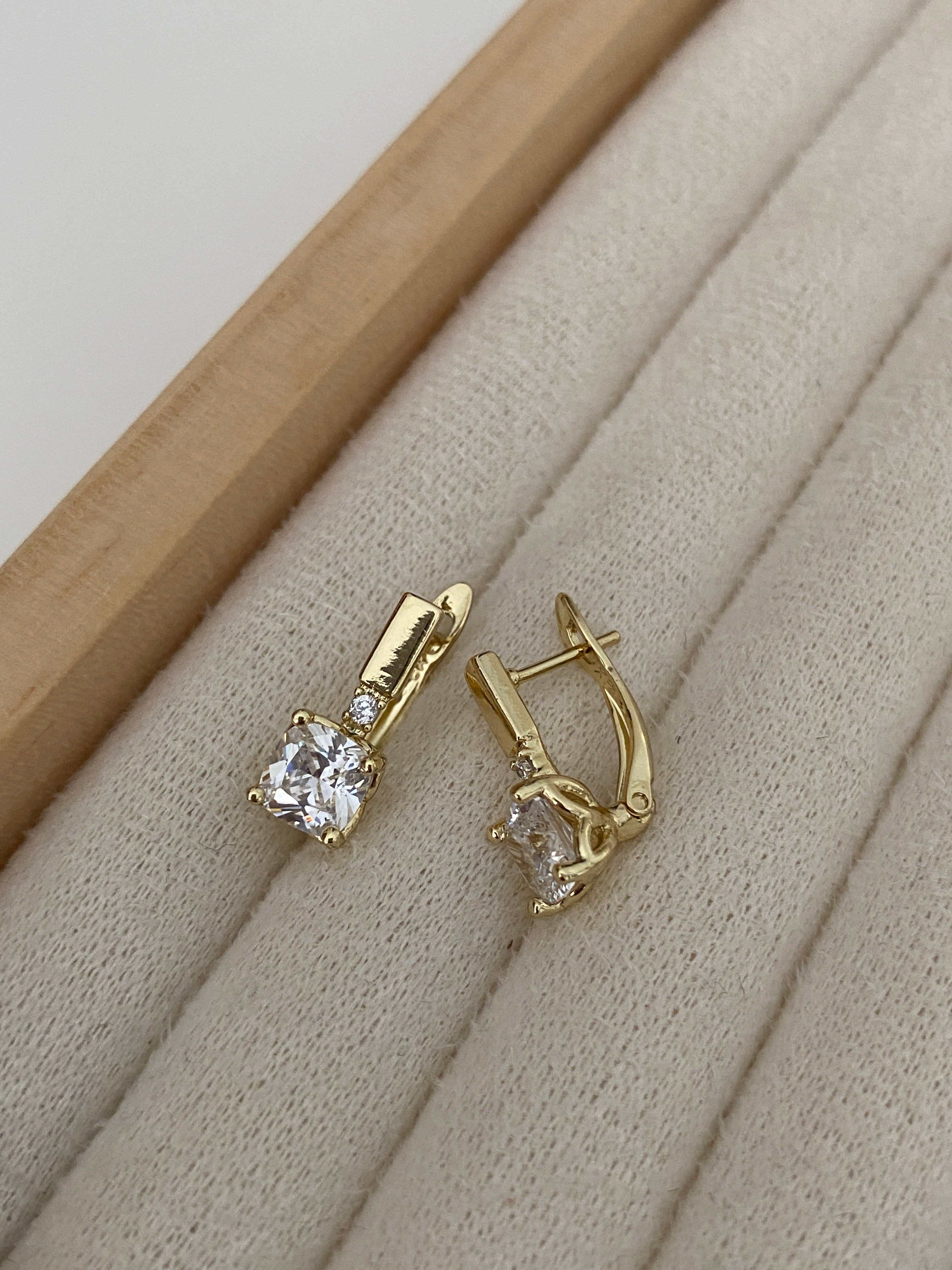 Özel Seri Swarovski Kare Taşlı Minimal Küpe