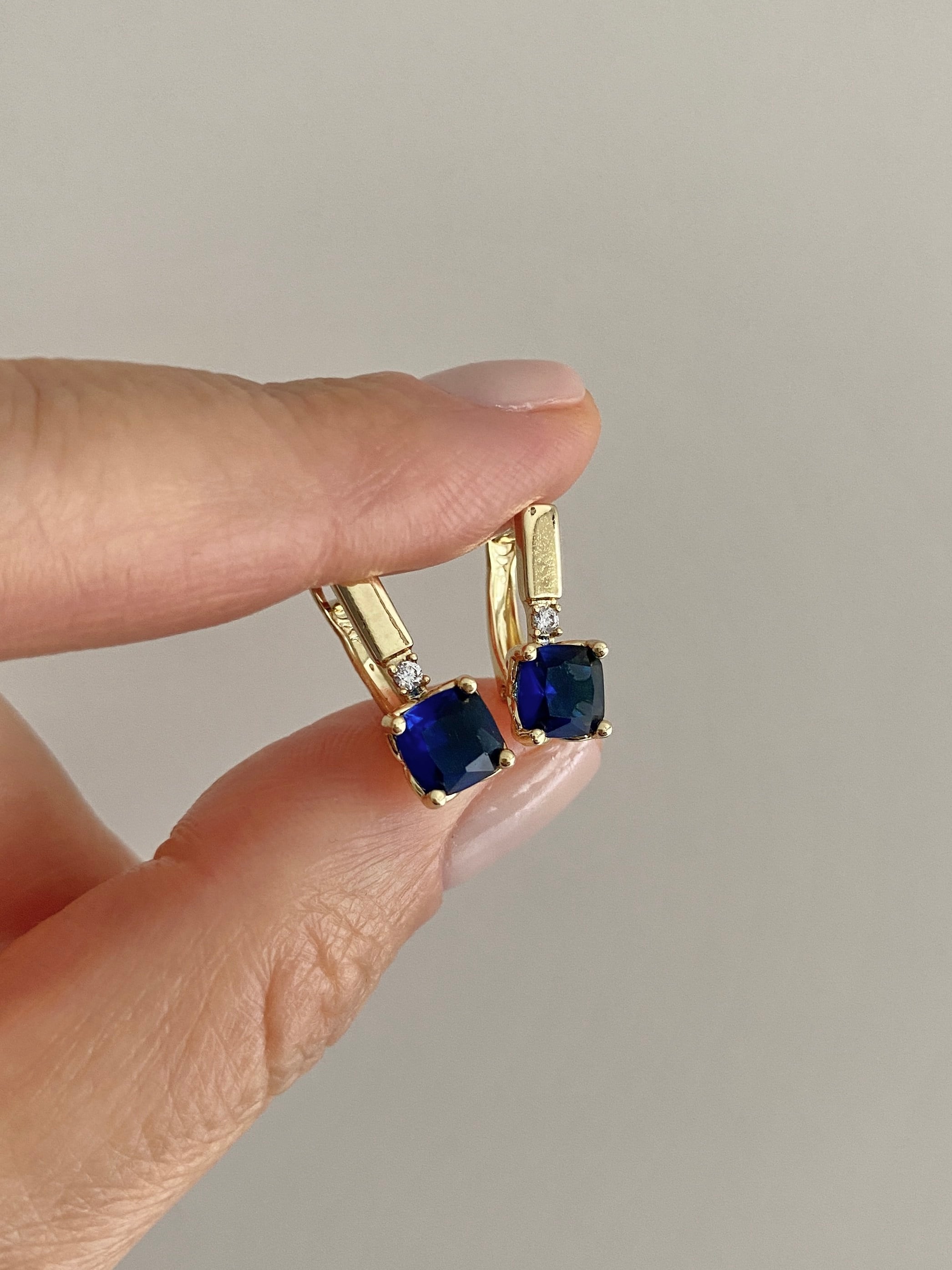 Özel Seri Swarovski Lacivert Kare Taşlı Halka Küpe