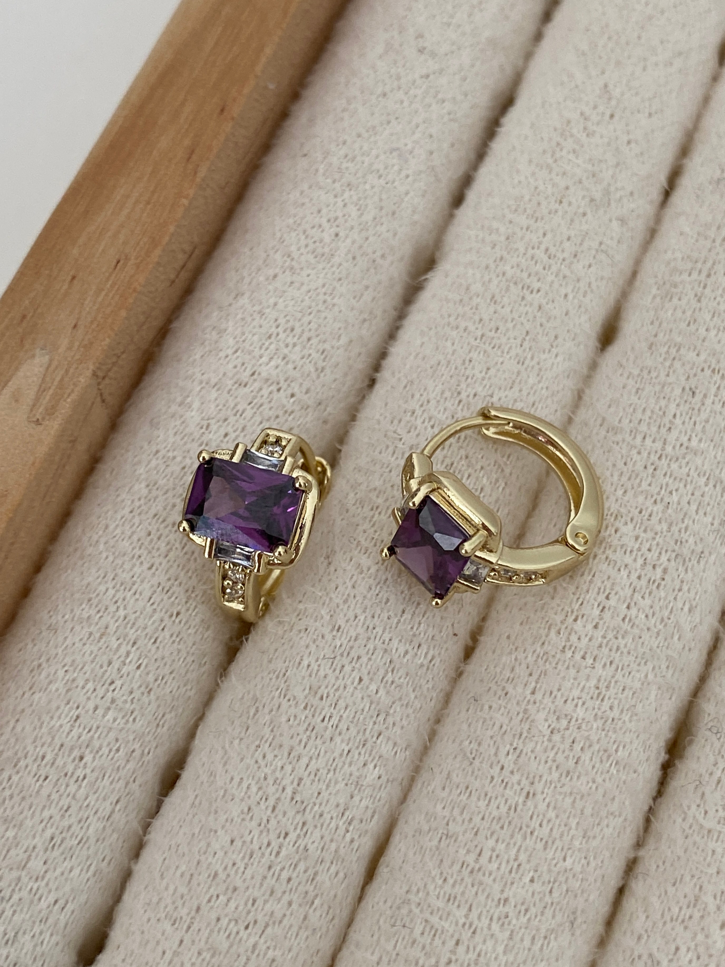 Özel Seri Swarovski Mürdüm Rengi Dikdörtgen Taşlı Küpe