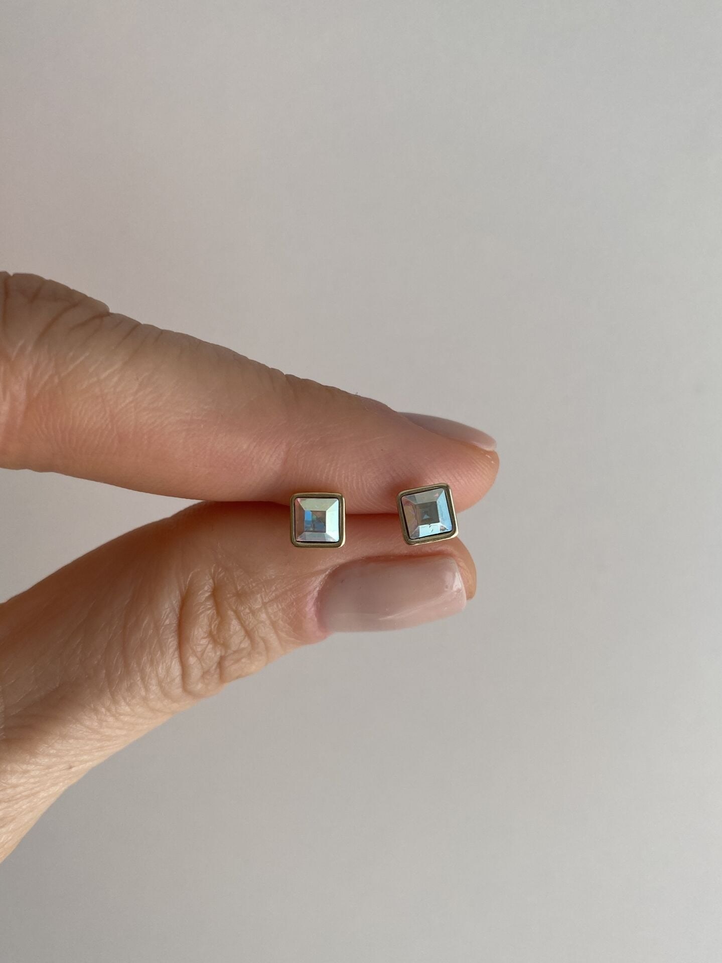 Özel Seri Swarovski Taşlı Minimal Kare Tek Taş Küpe