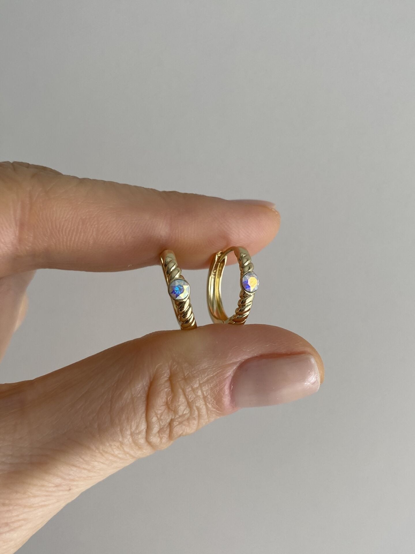 Özel Seri Swarovski Tek Taşlı Basic Halka Küpe