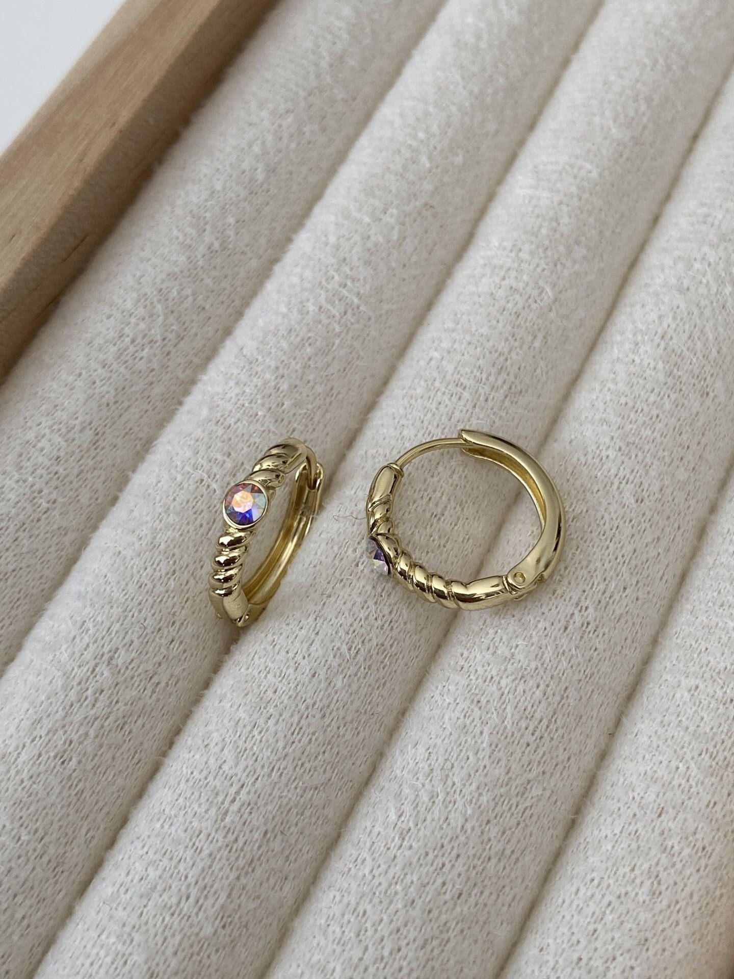 Özel Seri Swarovski Tek Taşlı Basic Halka Küpe