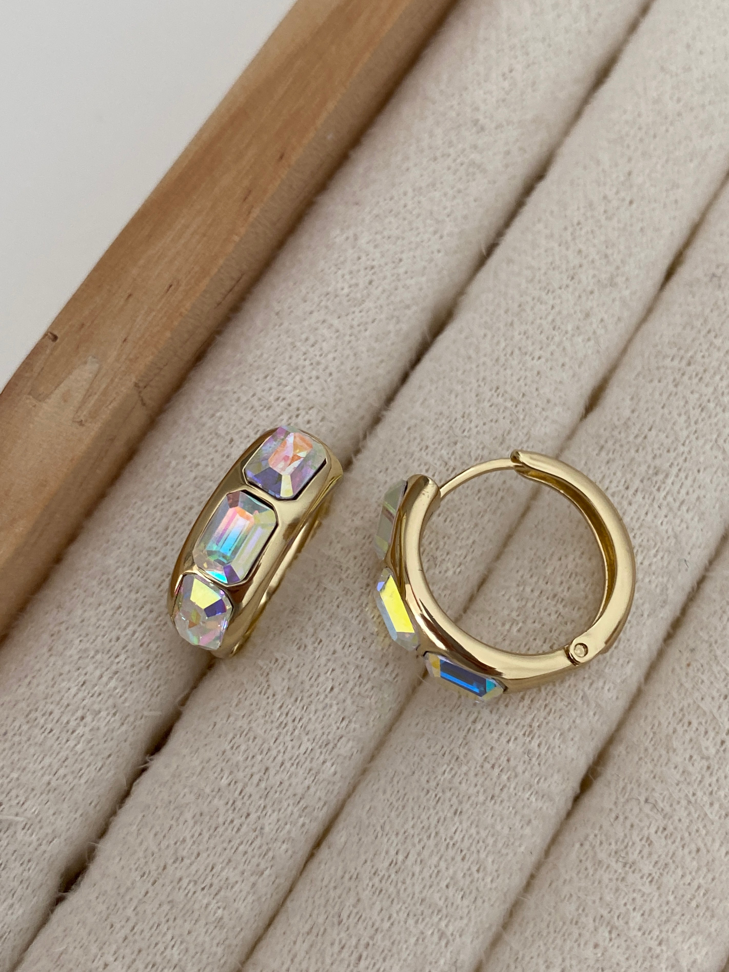 Özel Seri Swarovski Üç Taşlı Halka Küpe