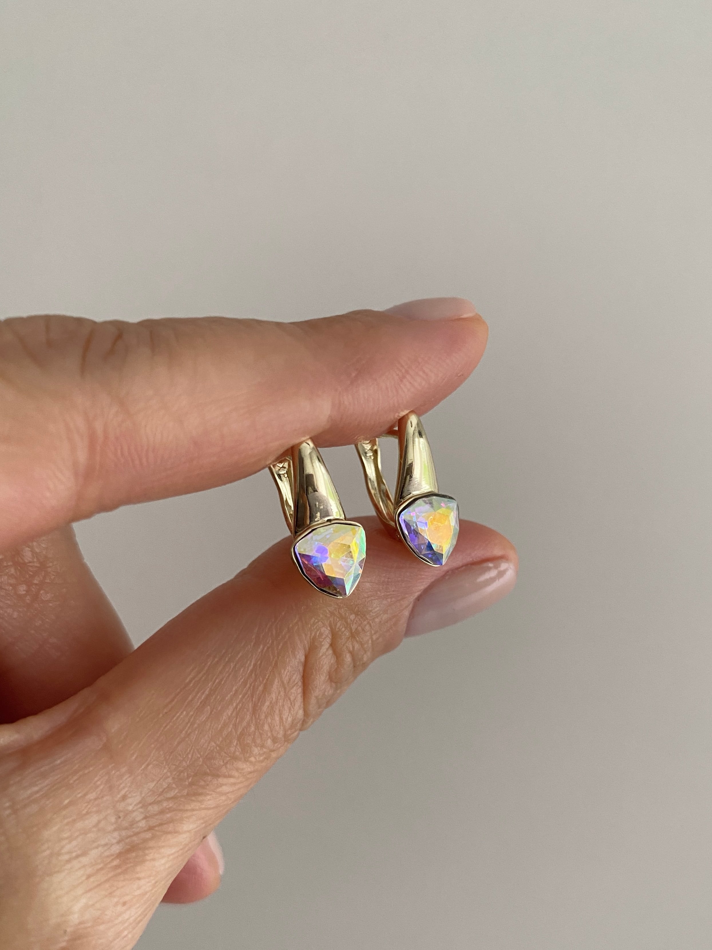 Özel Seri Swarovski Üçgen Tek Taşlı Çubuk Halka Küpe