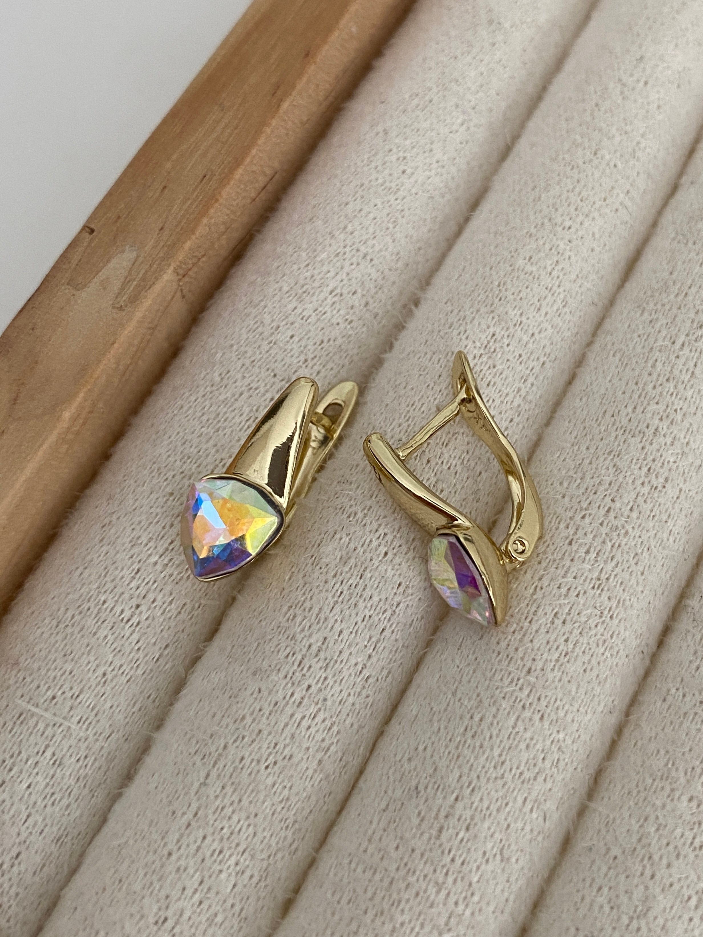 Özel Seri Swarovski Üçgen Tek Taşlı Çubuk Halka Küpe