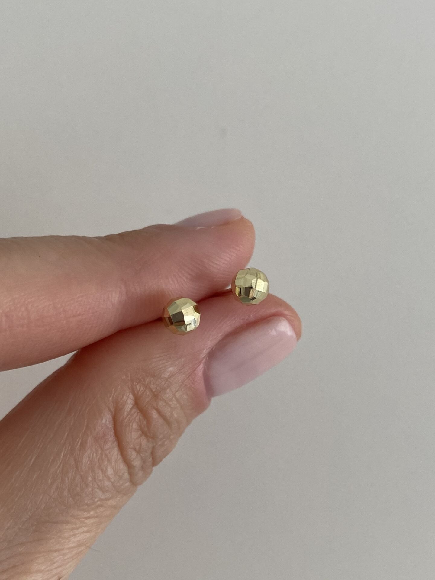Özel Seri Yansımalı Minimal Top Küpe 3mm