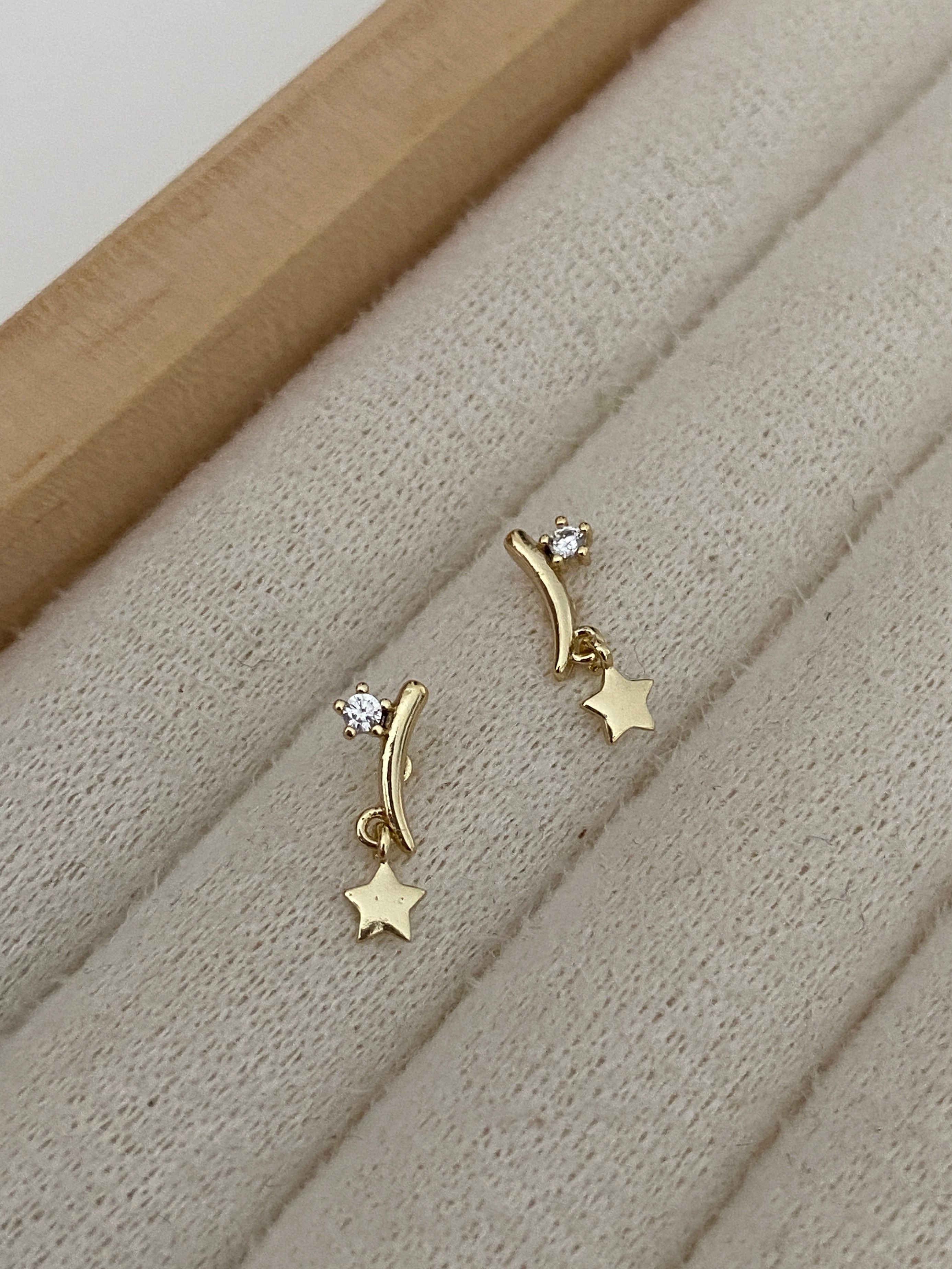 Özel Seri  Yıldız Sallantılı Minimal Küpe