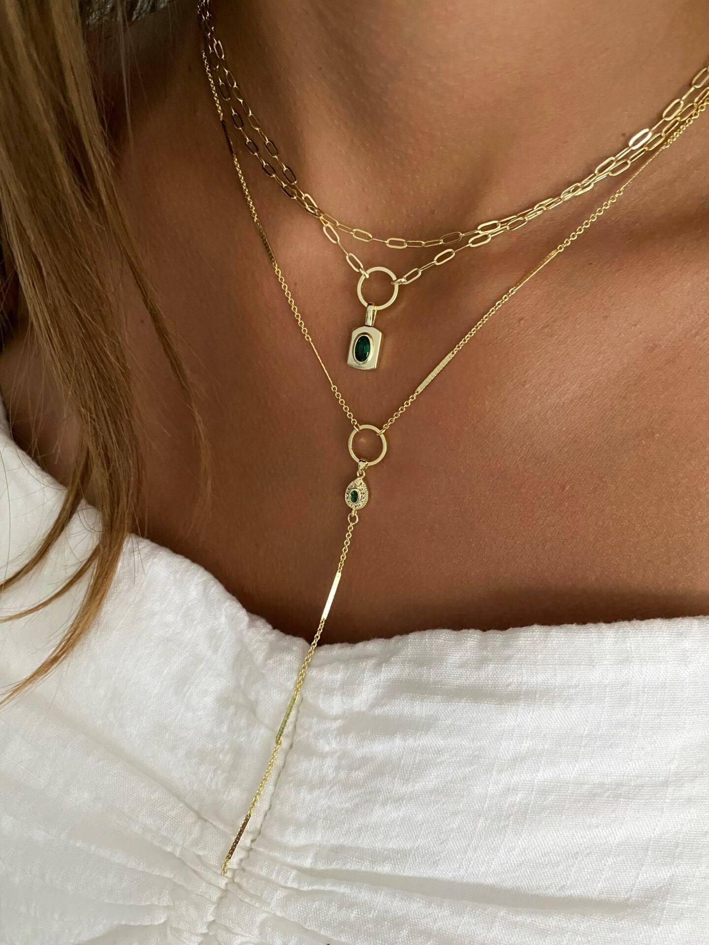 Yeşil Taşlı Plaka Charmlı Dolamalı Ataç Zincir Choker Kolye