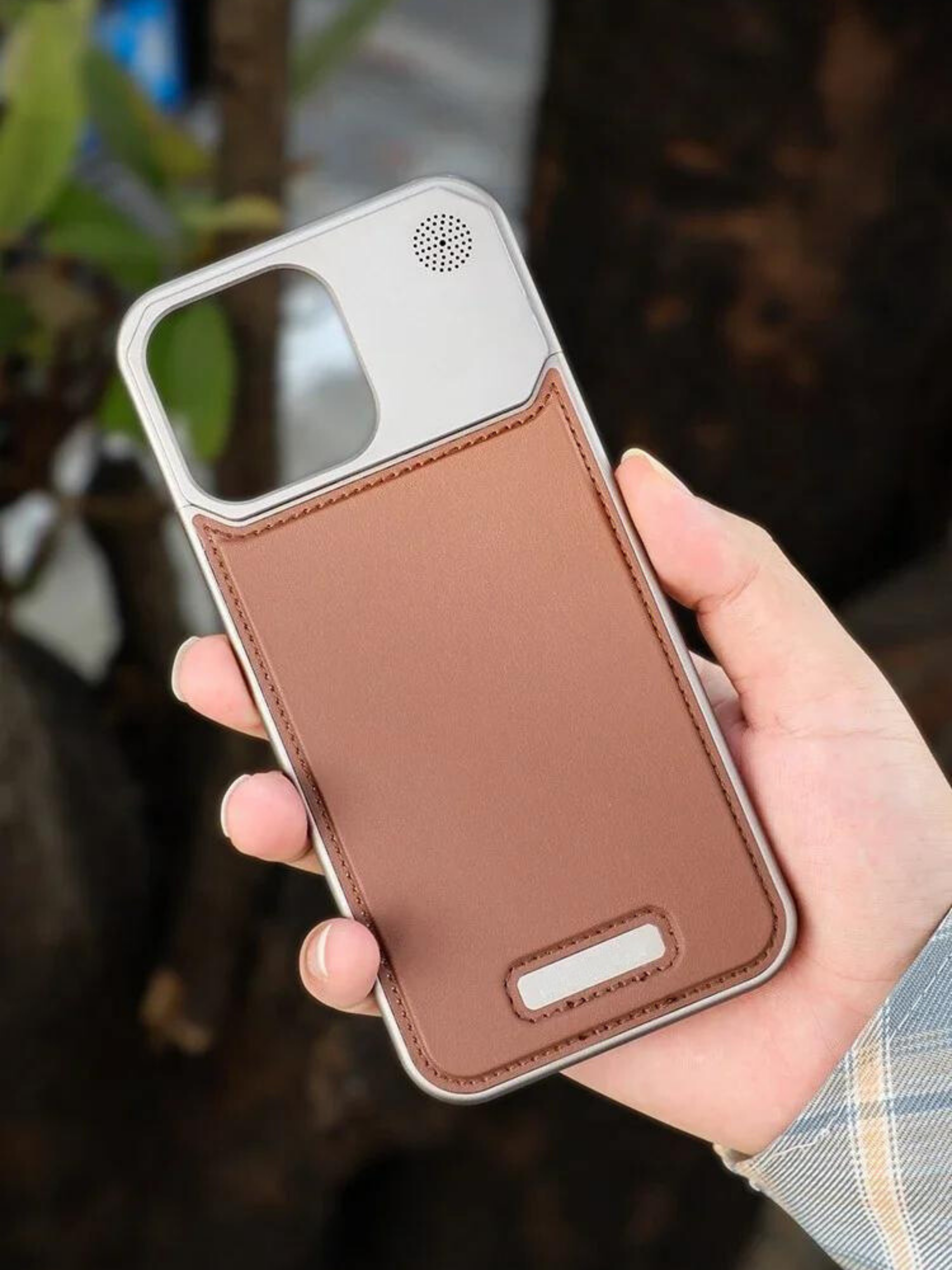 Therock Magsafe Özellikli Alüminyum alaşımlı deri kokulu Metal telefon kılıfı13 pro maxWATCHOFROYALTherockTherock Magsafe Özellikli Alüminyum alaşımlı deri kokulu Metal telefon kılıfı