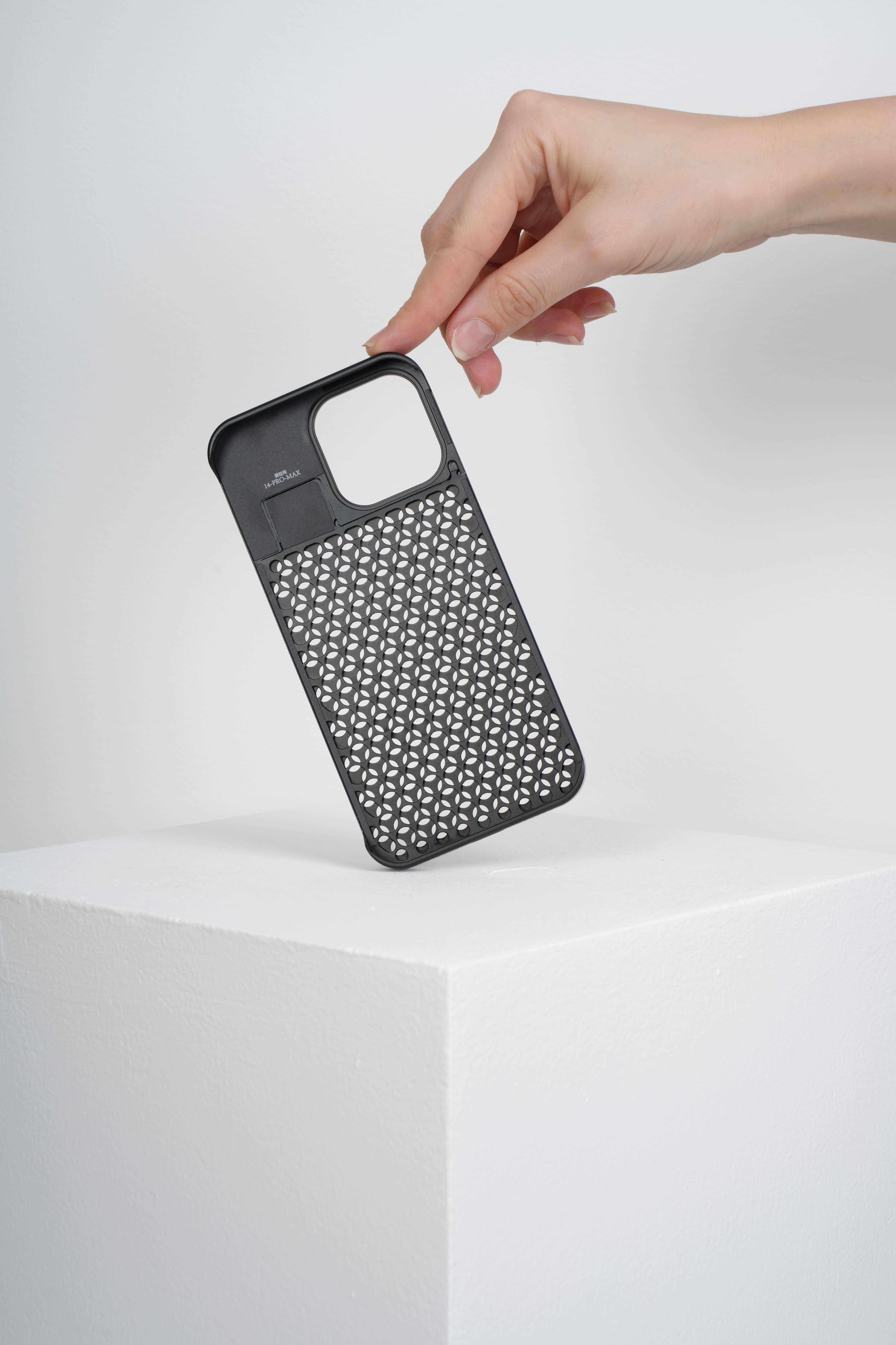 The Bulwark 15 Pro Max SİYAH Alüminyum Alaşımlı,Kokulu Metal Kızaklı Telefon Kılıfı15 pro maxWATCHOFROYALThe BulwarkThe Bulwark 15 Pro Max SİYAH Alüminyum Alaşımlı,Kokulu Metal Kızaklı Telefon Kılıfı