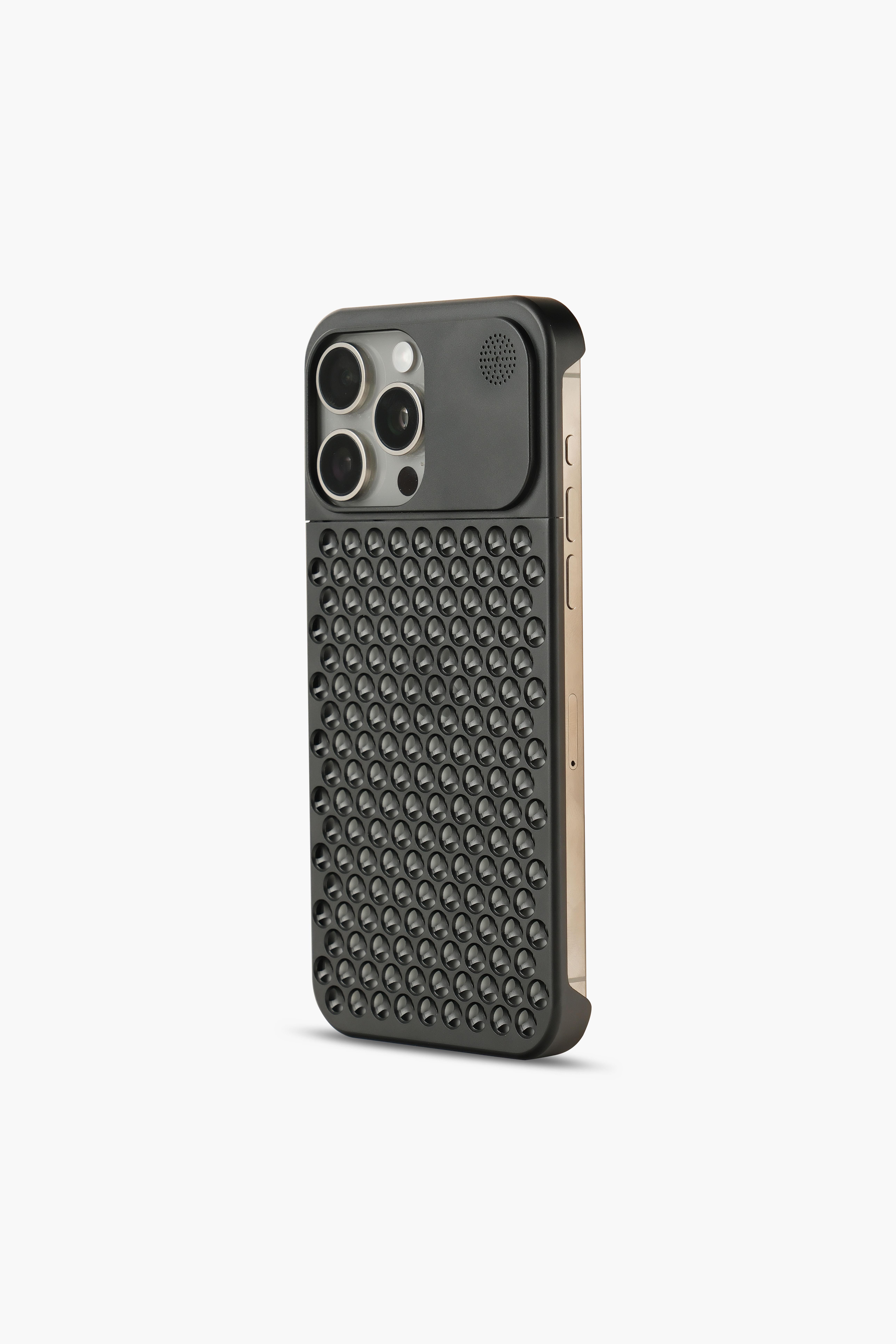 The Bulwark 15 Pro Max Black Magsafe Özellikli Alüminyum Alaşımlı,Kokulu Metal Kızaklı Telefon Kılıfı15 pro maxWATCHOFROYALThe BulwarkThe Bulwark 15 Pro Max Black Magsafe Özellikli Alüminyum Alaşımlı,Kokulu Metal Kızaklı Telefon Kılıfı