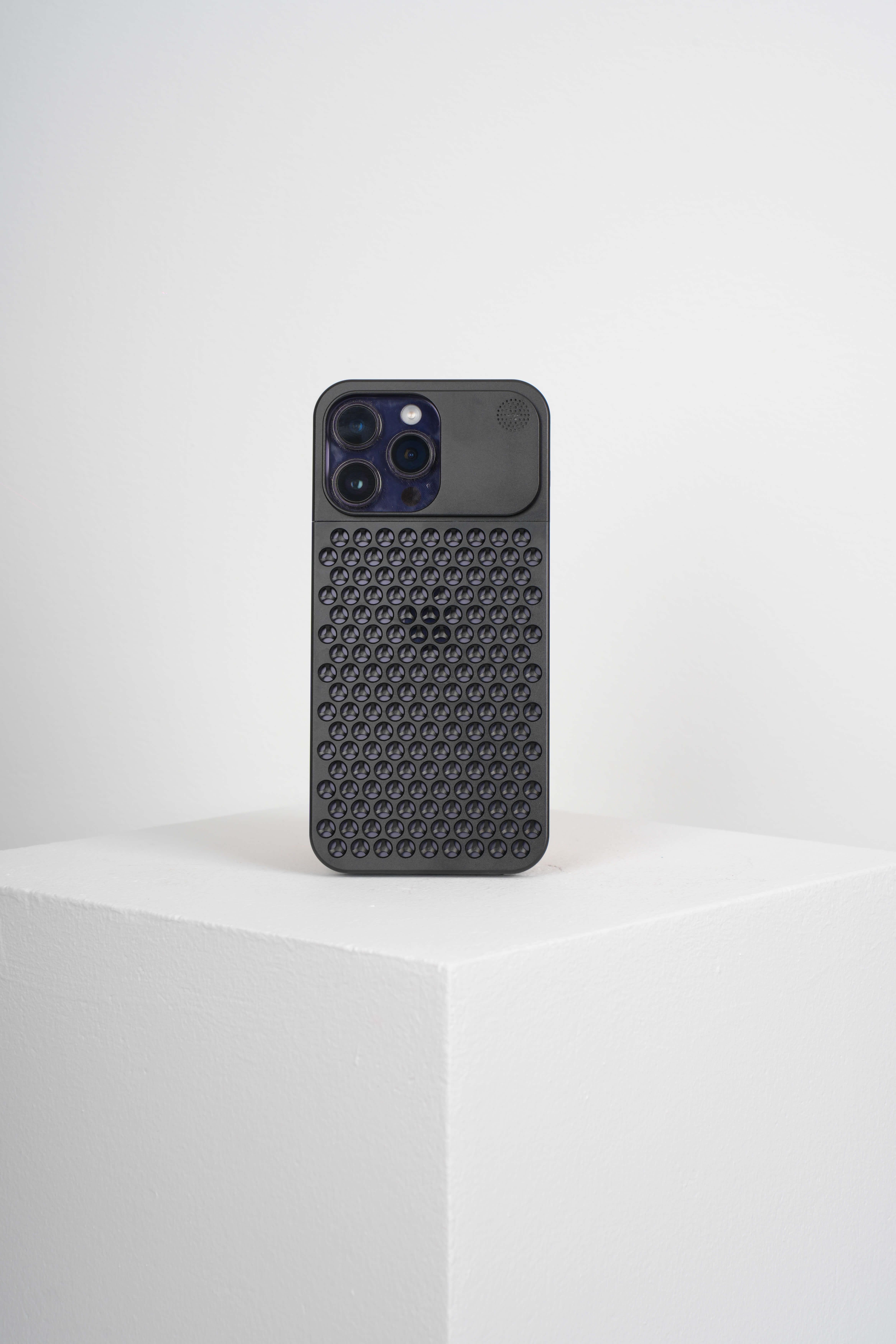 The Bulwark 15 Pro Max SİYAH Alüminyum Alaşımlı,Kokulu Metal Kızaklı Telefon Kılıfı15 pro maxWATCHOFROYALThe BulwarkThe Bulwark 15 Pro Max SİYAH Alüminyum Alaşımlı,Kokulu Metal Kızaklı Telefon Kılıfı