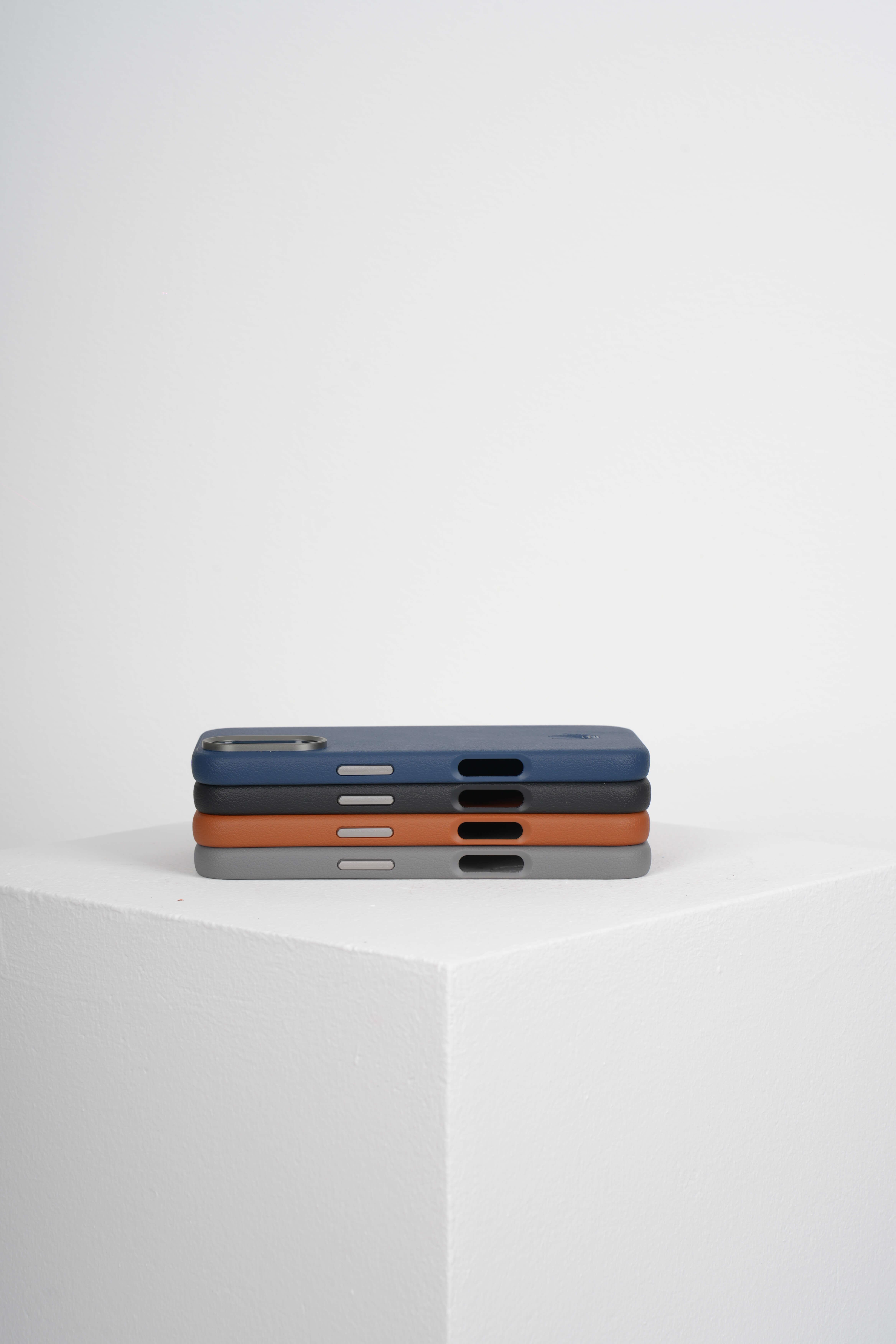 Luxe Iphone 16 Gri Kılıf Magsafe Özellikli Deri Kılıf16WATCHOFROYALluxeLuxe Iphone 16 Gri Kılıf Magsafe Özellikli Deri Kılıf