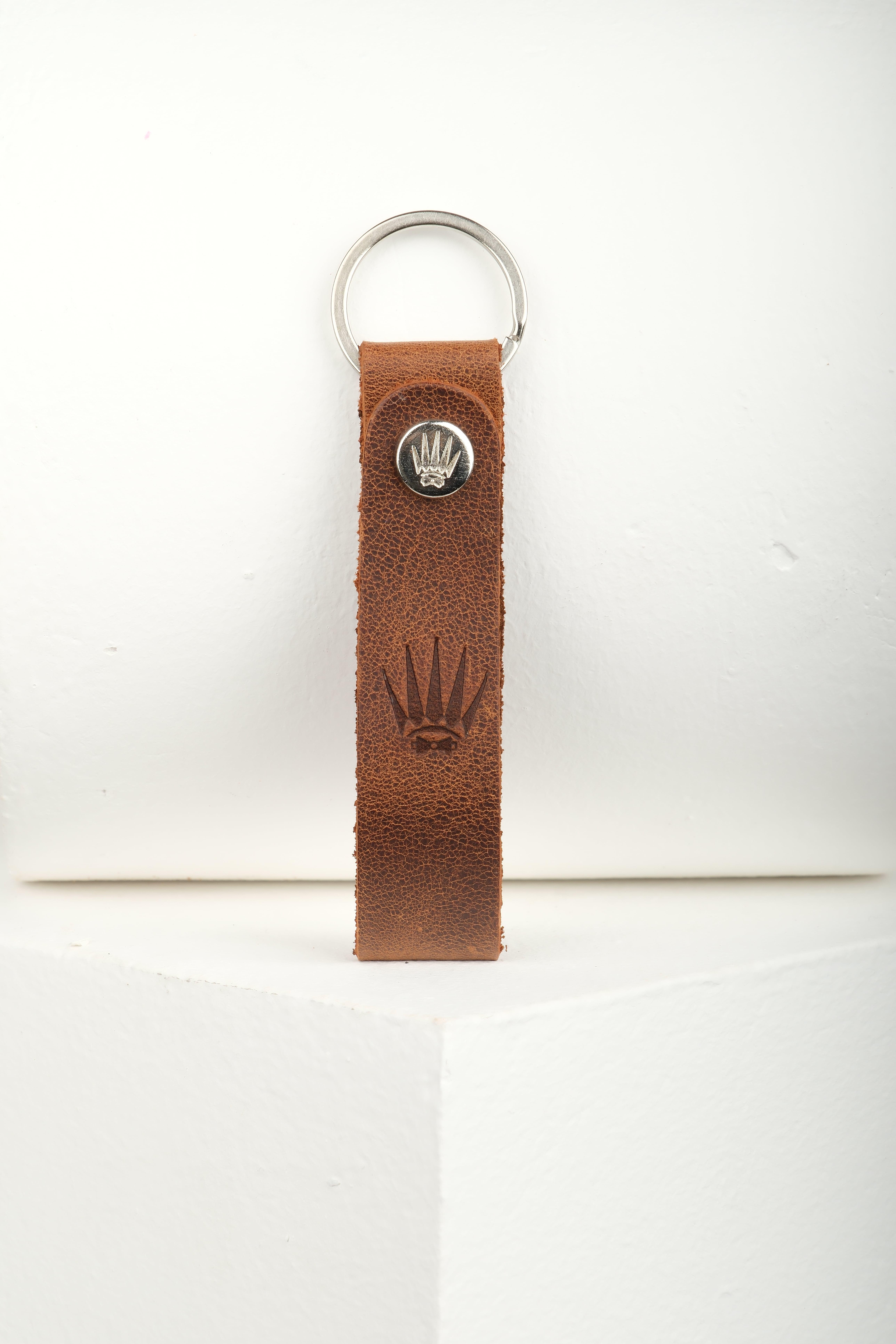 Boulder Clot Kahve Hakiki Deri AnahtarlıkAnahtarlıkWATCHOFROYALBOULDERBoulder Clot Kahve Hakiki Deri Anahtarlık