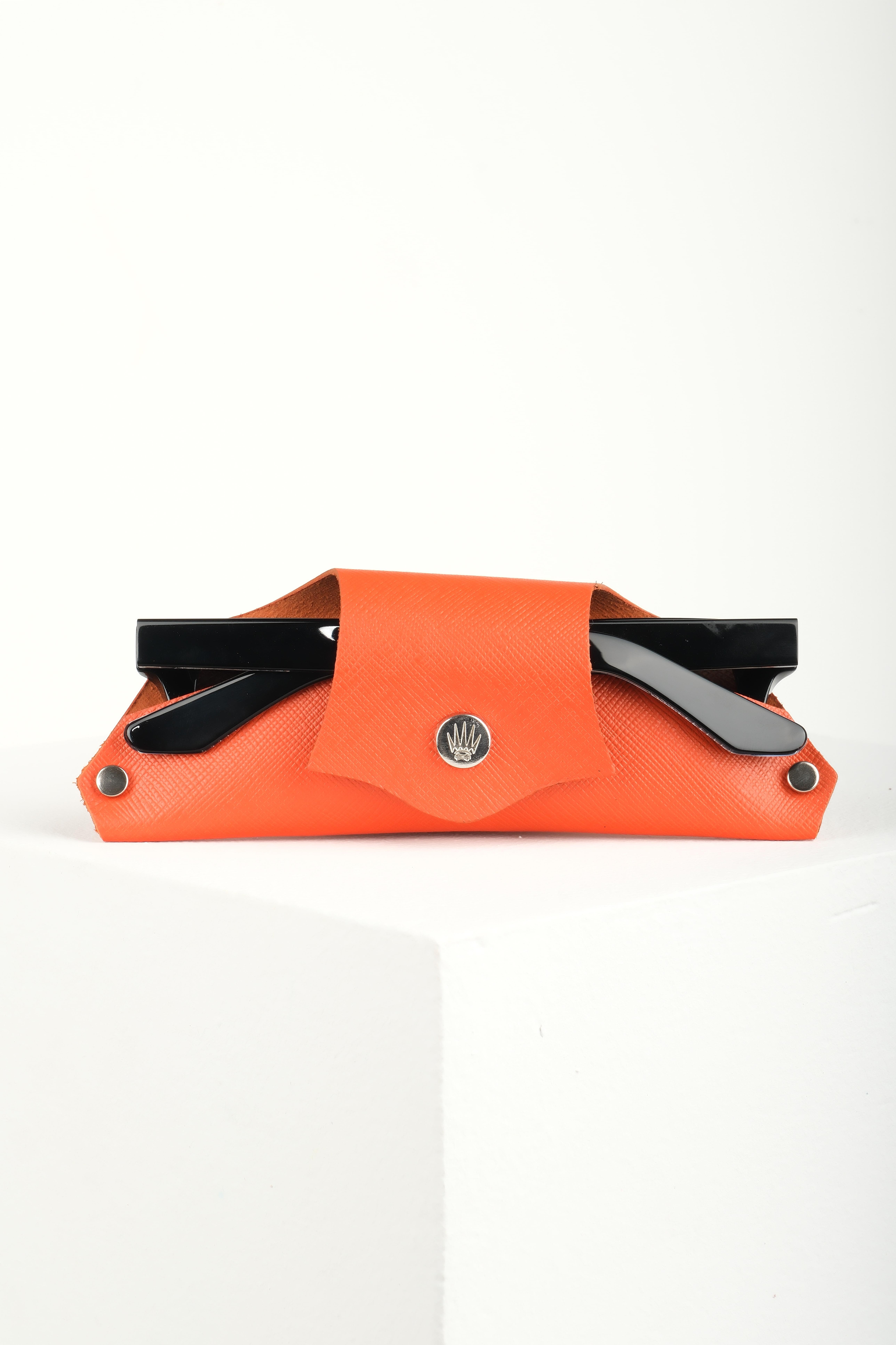 Hakiki Deri  Buttero Turuncu Gözlük Kesesi Key ChainWATCHOFROYALgözlükkesesiHakiki Deri  Buttero Turuncu Gözlük Kesesi 