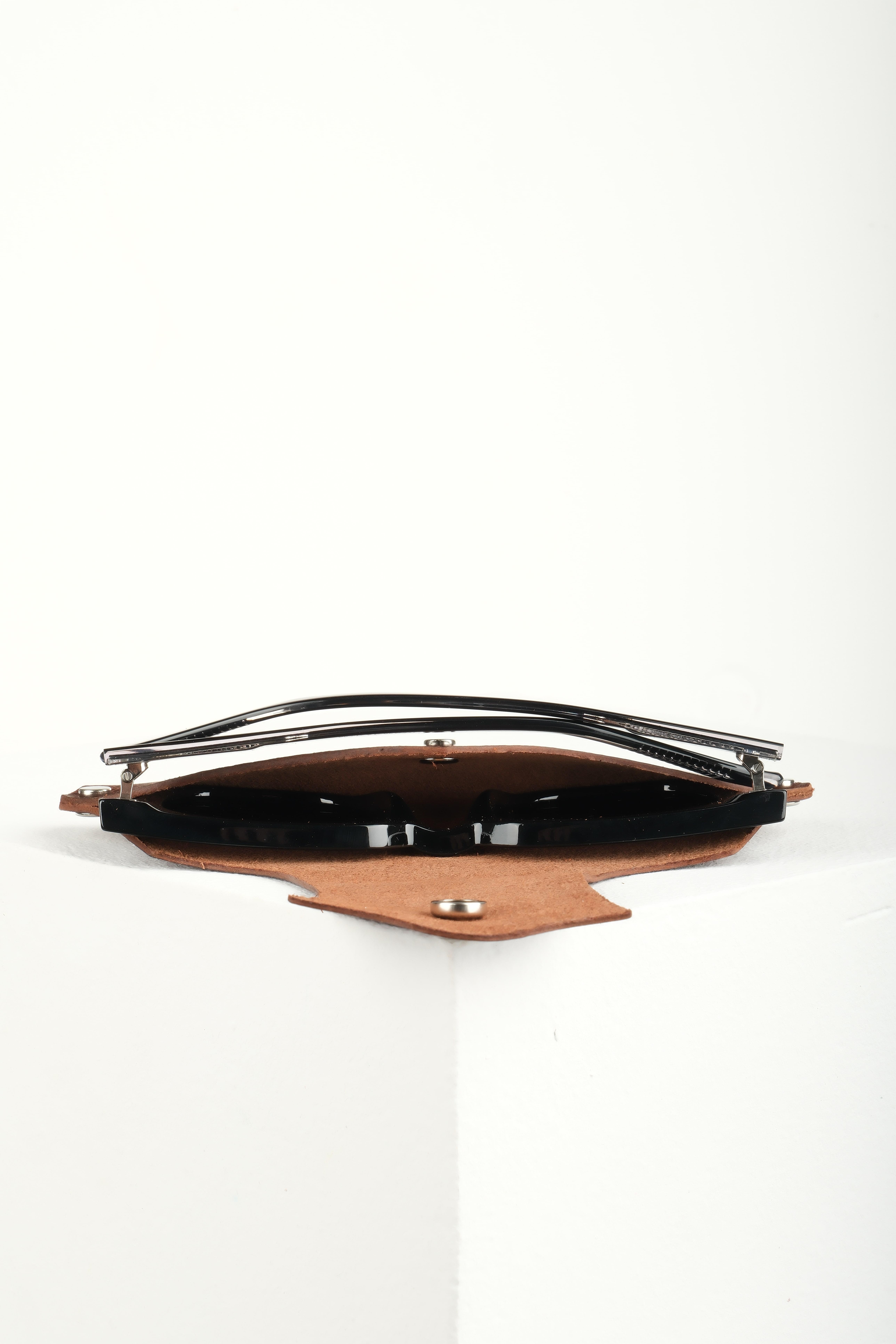 Hakiki Deri Buttero Clot Kahve Gözlük Kesesi Key ChainWATCHOFROYALgözlükkesesiHakiki Deri Buttero Clot Kahve Gözlük Kesesi 