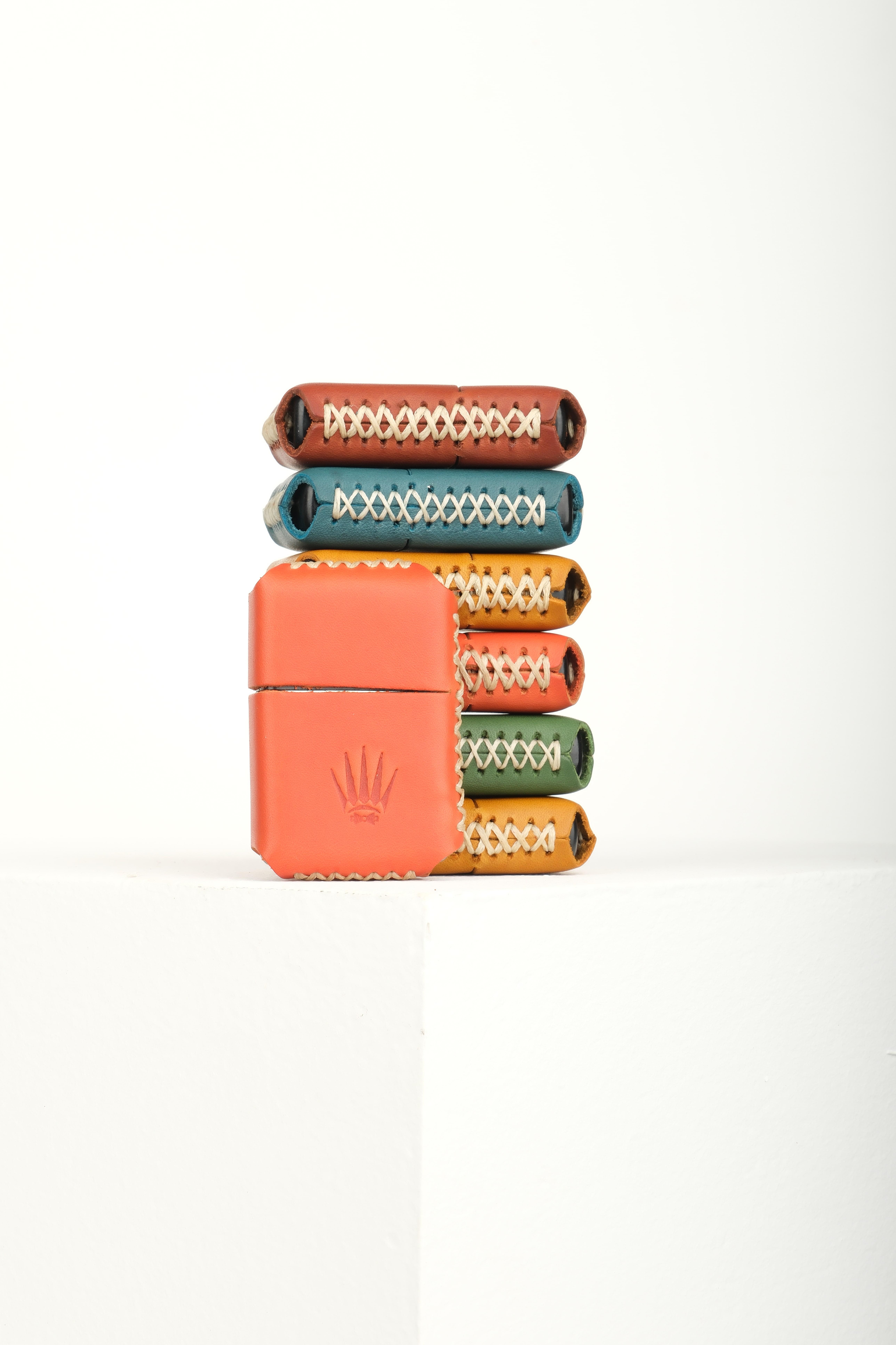 HAKİKİ DERİ BUTTERO KİREMİT KILIFLI BENZİNLİ ÇAKMAK     LighterWATCHOFROYALÇAKMAKHAKİKİ DERİ BUTTERO KİREMİT KILIFLI BENZİNLİ ÇAKMAK     