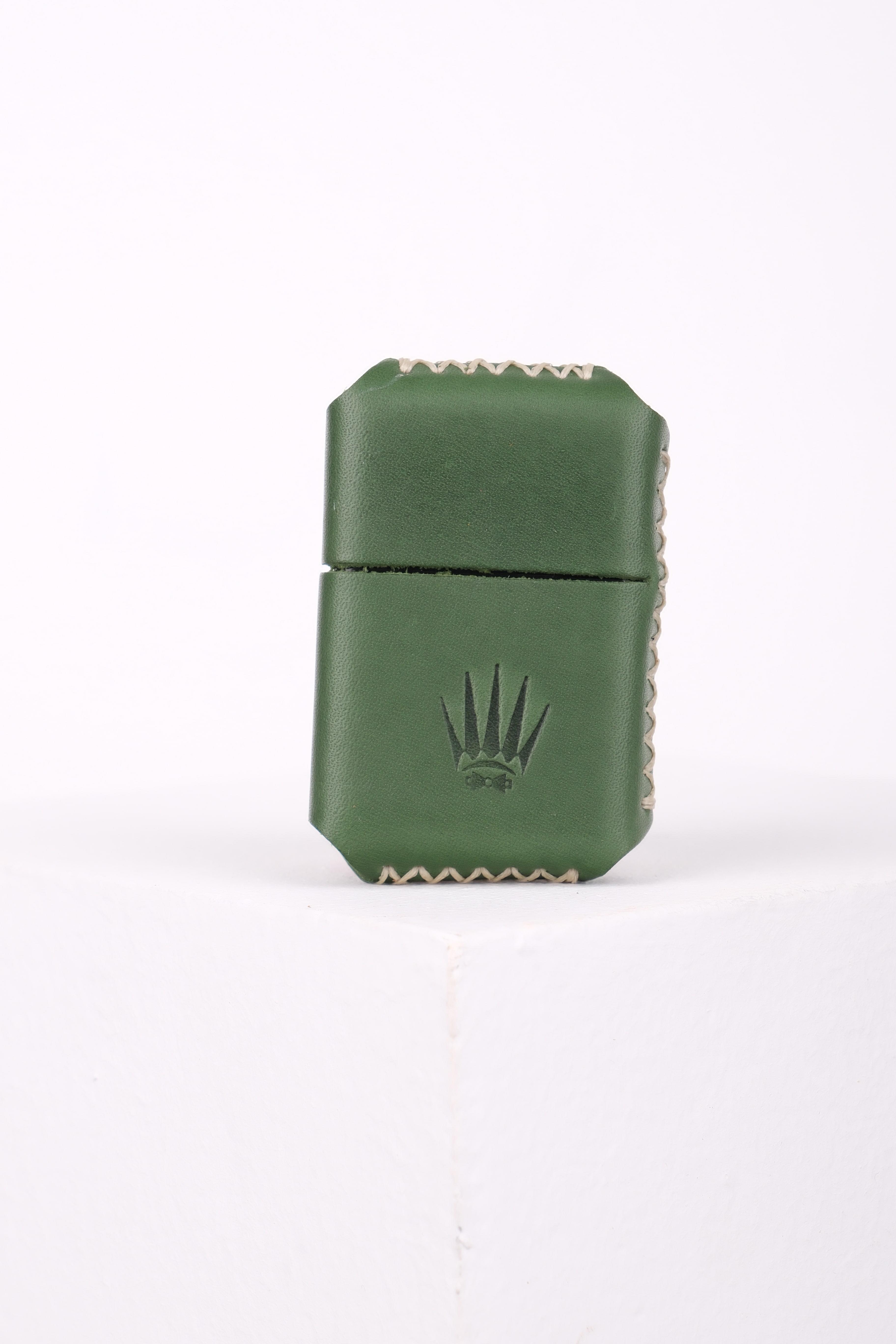 HAKİKİ DERİ YEŞİL KILIFLI BENZİNLİ ÇAKMAK     ÇakmakWATCHOFROYALÇAKMAKHAKİKİ DERİ YEŞİL KILIFLI BENZİNLİ ÇAKMAK     