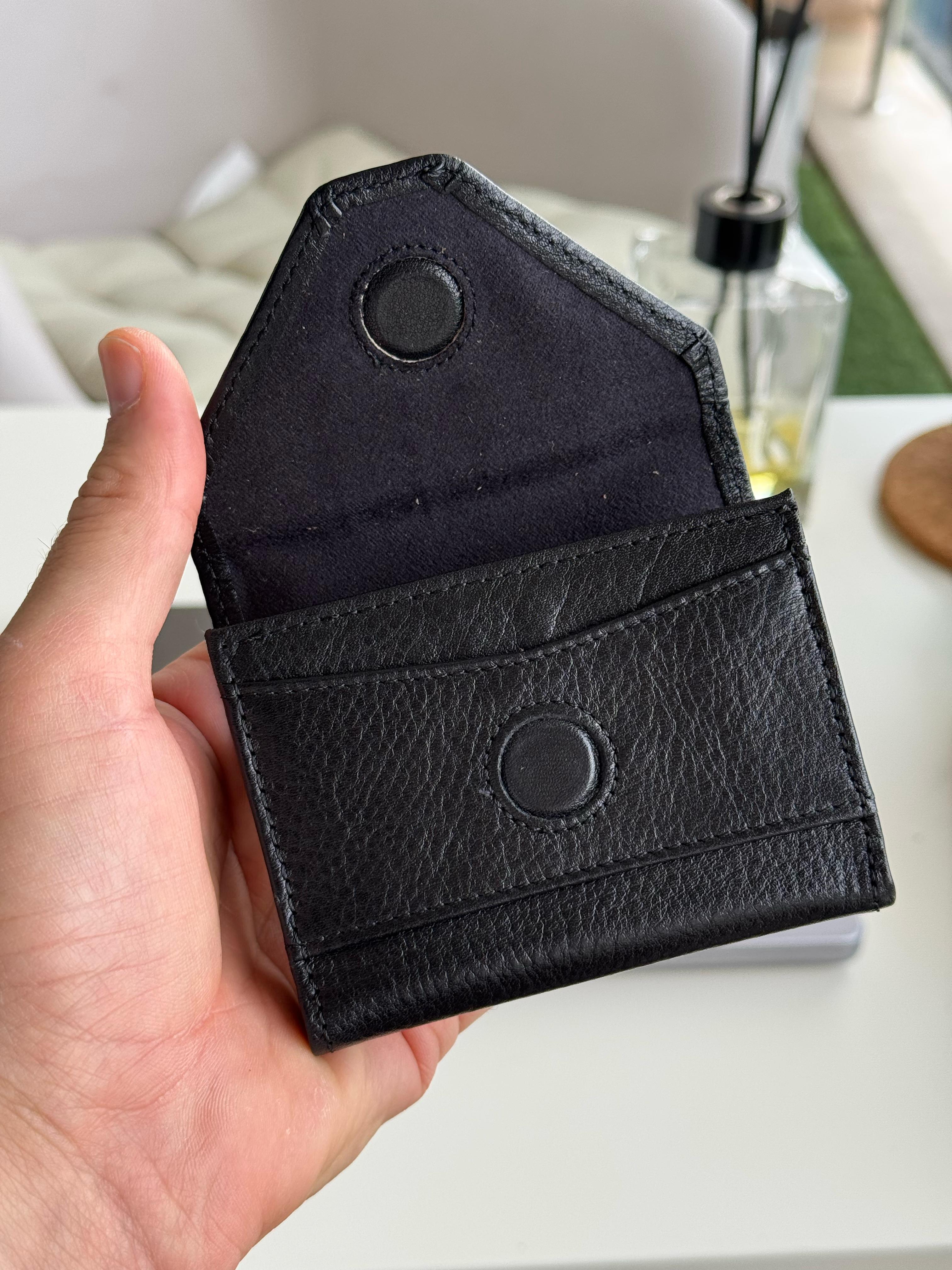 AKORDE SİYAH HAKİKİ DERİ KARTLIK Cüzdan ve KartlıkWATCHOFROYALAKORDEAKORDE SİYAH HAKİKİ DERİ KARTLIK 