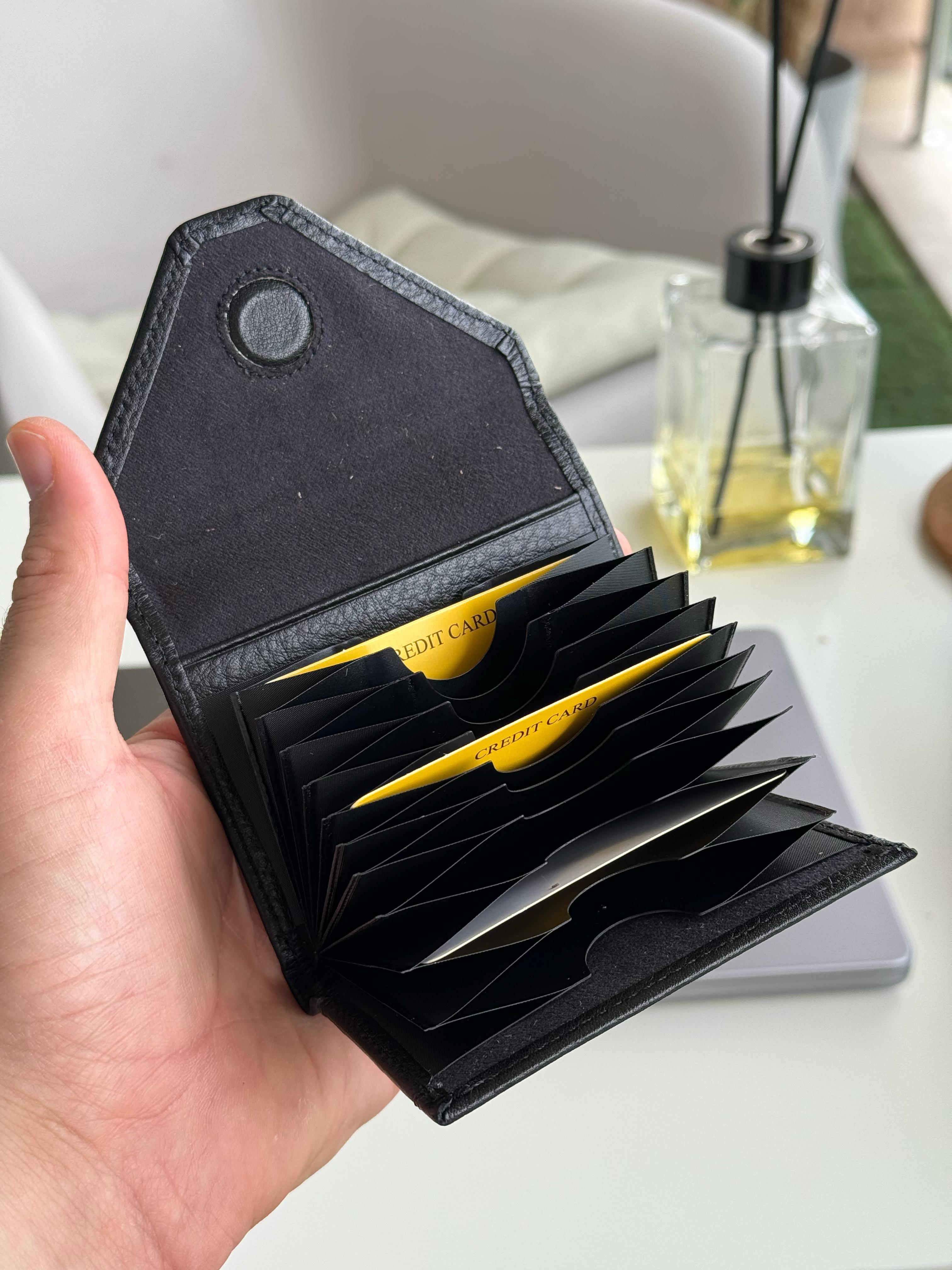 AKORDE SİYAH HAKİKİ DERİ KARTLIK Cüzdan ve KartlıkWATCHOFROYALAKORDEAKORDE SİYAH HAKİKİ DERİ KARTLIK 