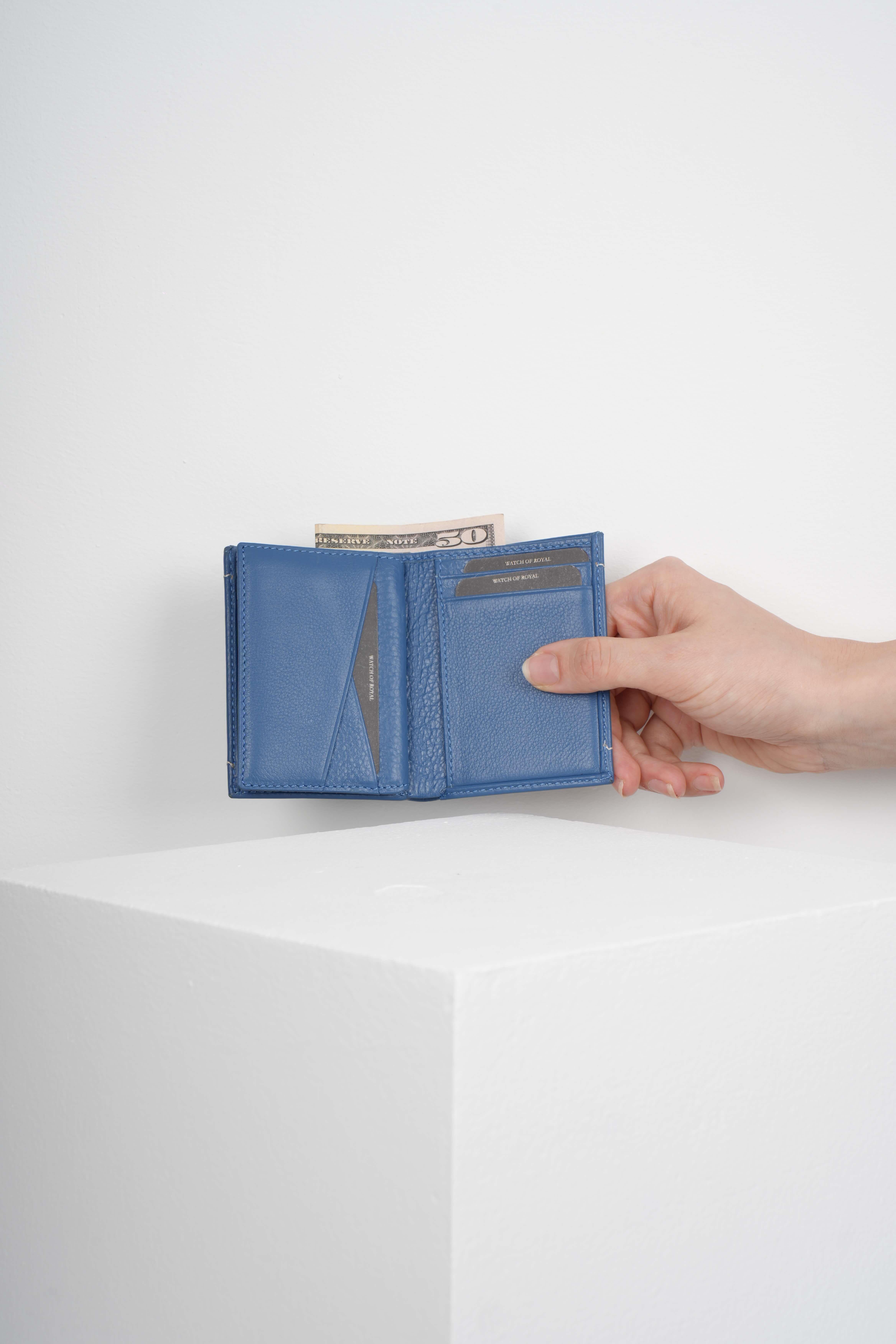 BORIS BLUE GENUINE LEATHER CARD HOLDERWalletWATCHOFROYALBRSBLUEBORIS BLUE GENUINE LEATHER CARD HOLDER