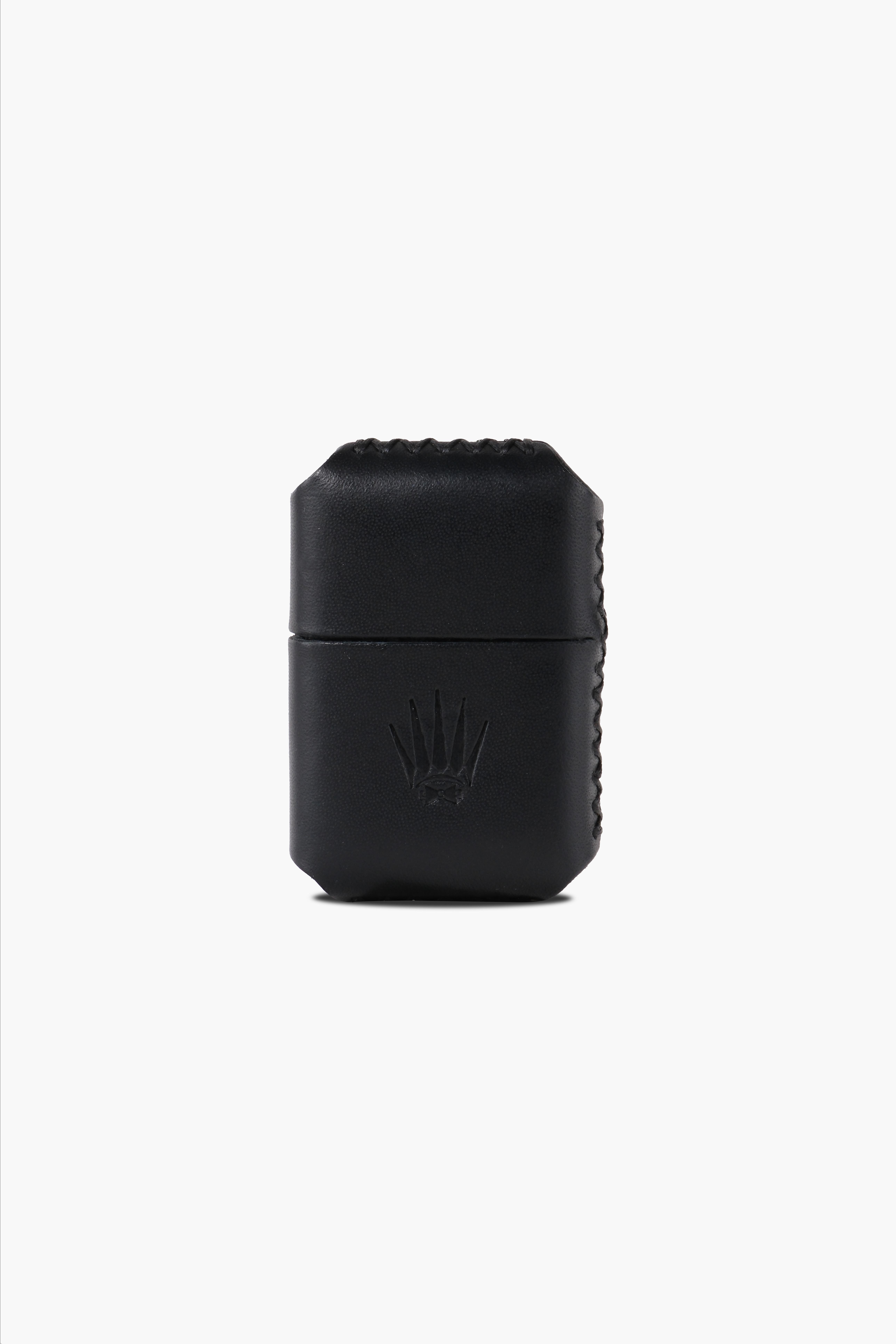 HAKİKİ DERİ SİYAH KILIFLI BENZİNLİ ÇAKMAKCüzdan ve KartlıkWATCHOFROYALÇAKMAKHAKİKİ DERİ SİYAH KILIFLI BENZİNLİ ÇAKMAK