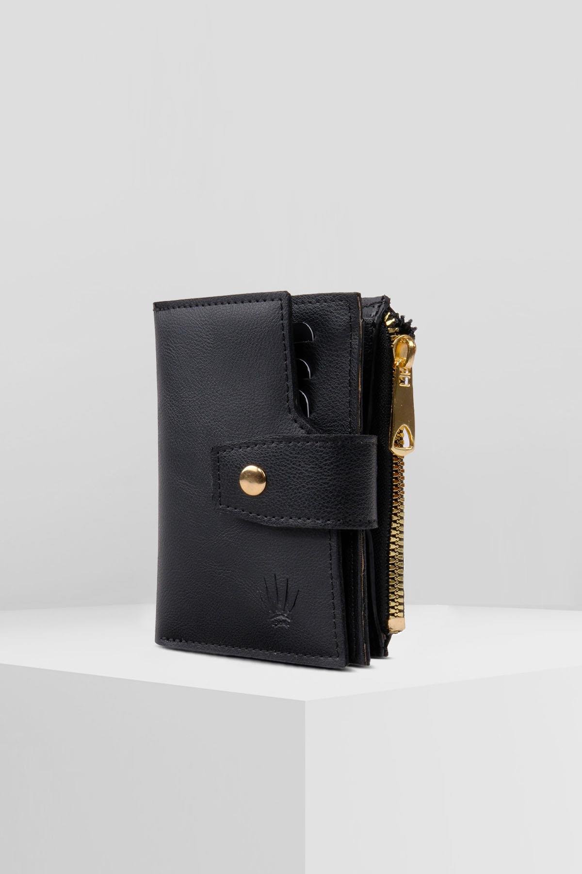 SİYAH KARTLIK VE CÜZDAN 12 ADET KART BÖLMELİ ÇITÇIT KİLİT SİSTEMLİ TASARIM CÜZDAN CORALINECüzdan ve KartlıkWATCHOFROYALCORALİNESİYAH KARTLIK VE CÜZDAN 12 ADET KART BÖLMELİ ÇITÇIT KİLİT SİSTEMLİ TASARIM CÜZDAN CORALINE