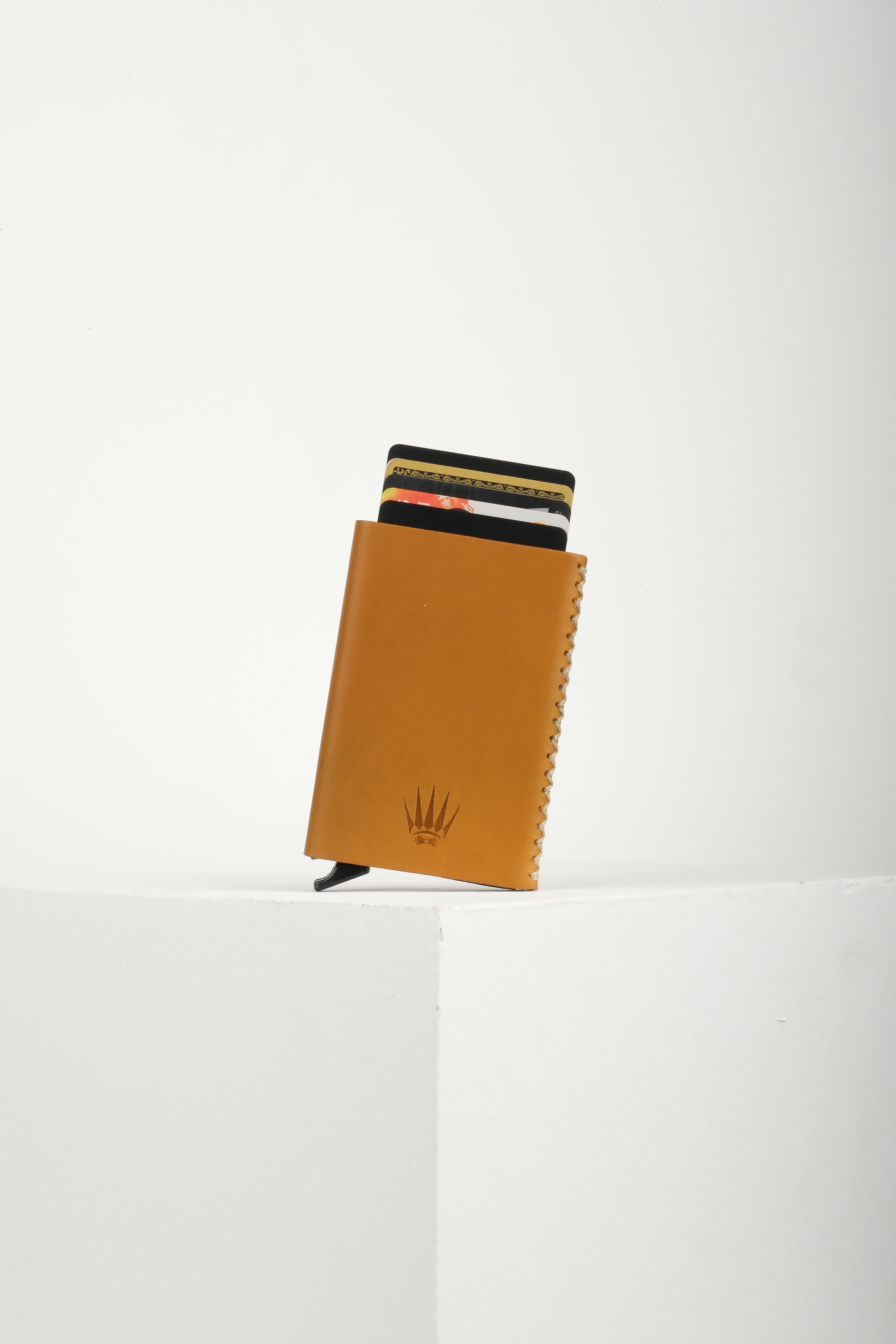 Cortex Slim Buttero Camel Hakiki Deri Bölmeli Kızaklı Mekanizmalı KartlıkCüzdan ve KartlıkWATCHOFROYALCortexCortex Slim Buttero Camel Hakiki Deri Bölmeli Kızaklı Mekanizmalı Kartlık