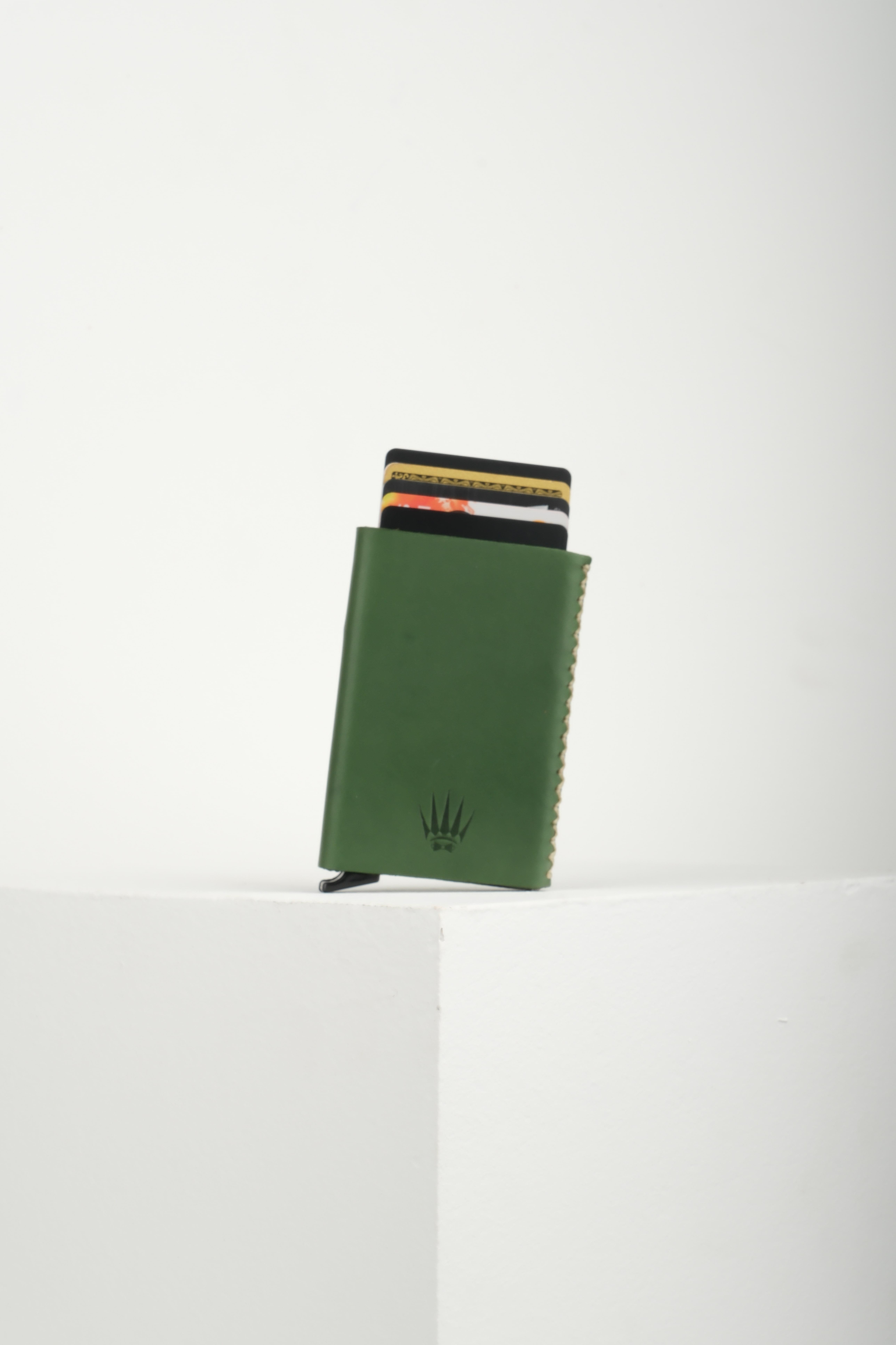 Cortex Slim Yeşil Hakiki Deri Bölmeli Kızaklı Mekanizmalı KartlıkWalletWATCHOFROYALCortexCortex Slim Yeşil Hakiki Deri Bölmeli Kızaklı Mekanizmalı Kartlık