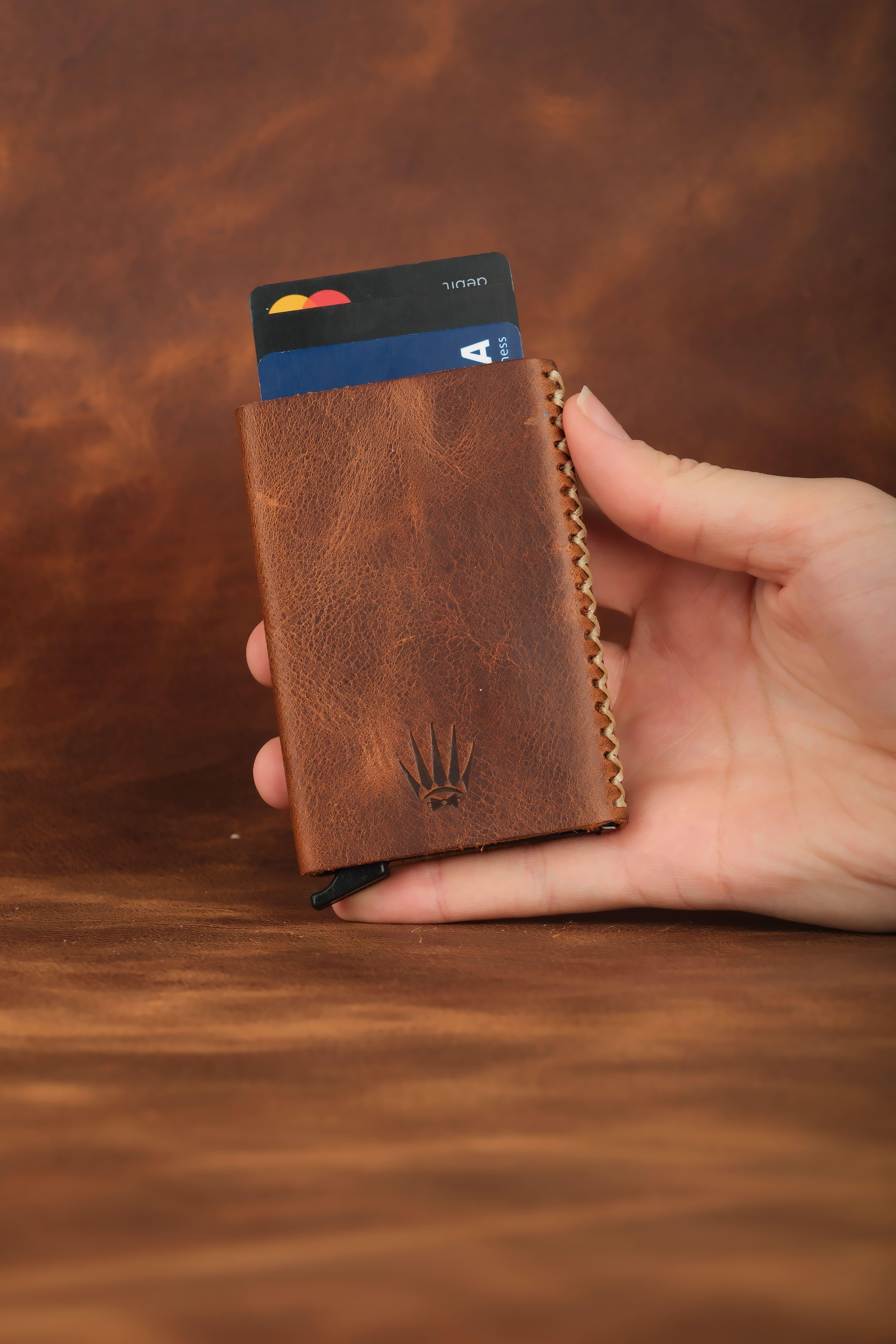 Cortex Slim Clot Taba Hakiki Deri Bölmeli Kızaklı Mekanizmalı Kartlık Cüzdan ve KartlıkWATCHOFROYALCortexCortex Slim Clot Taba Hakiki Deri Bölmeli Kızaklı Mekanizmalı Kartlık 