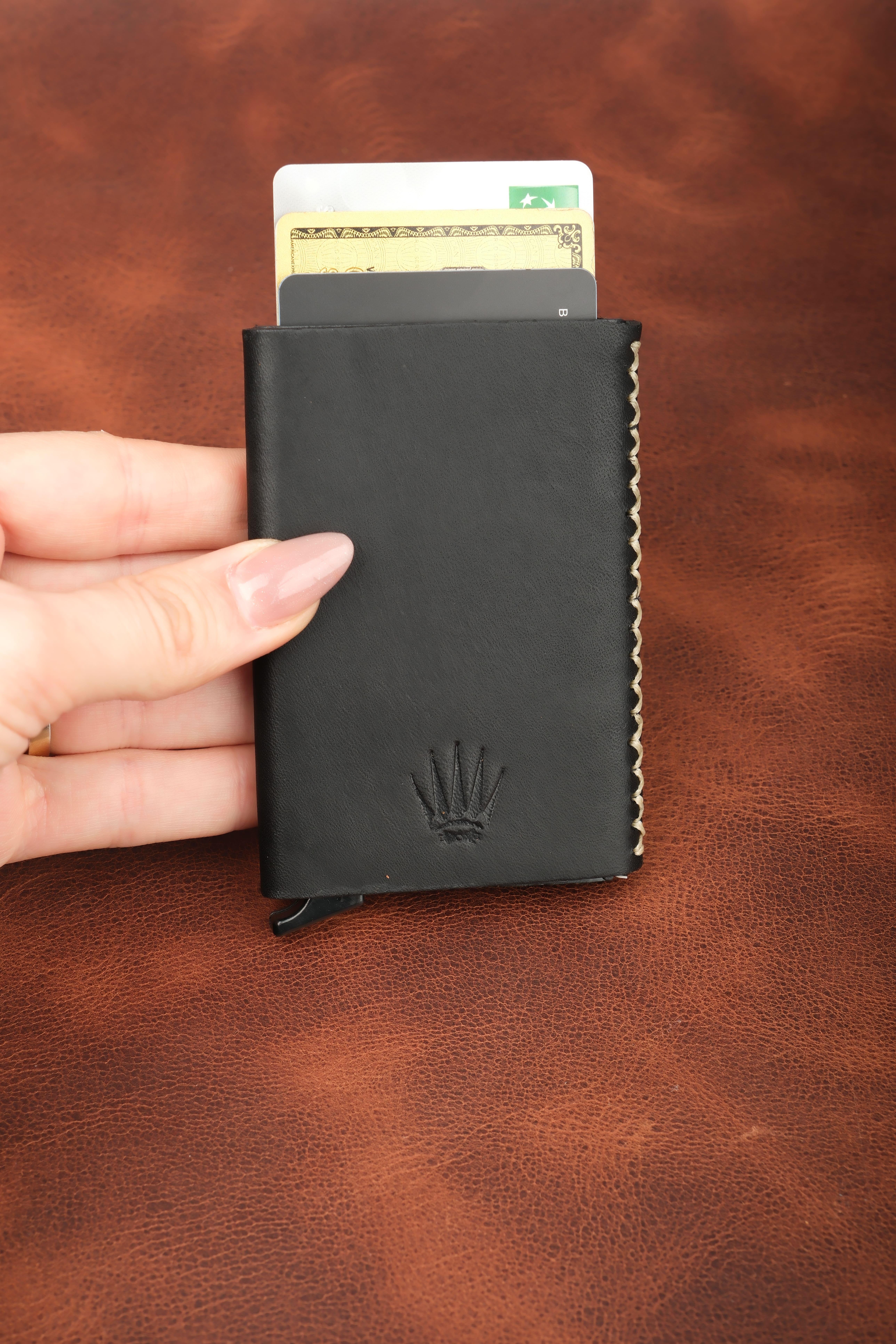 Hediye Seti Hakiki Deri Siyah Mekanizmalı Kartlık&AnahtarlıkCüzdan ve KartlıkWATCHOFROYALCortexHediye Seti Hakiki Deri Siyah Mekanizmalı Kartlık&Anahtarlık