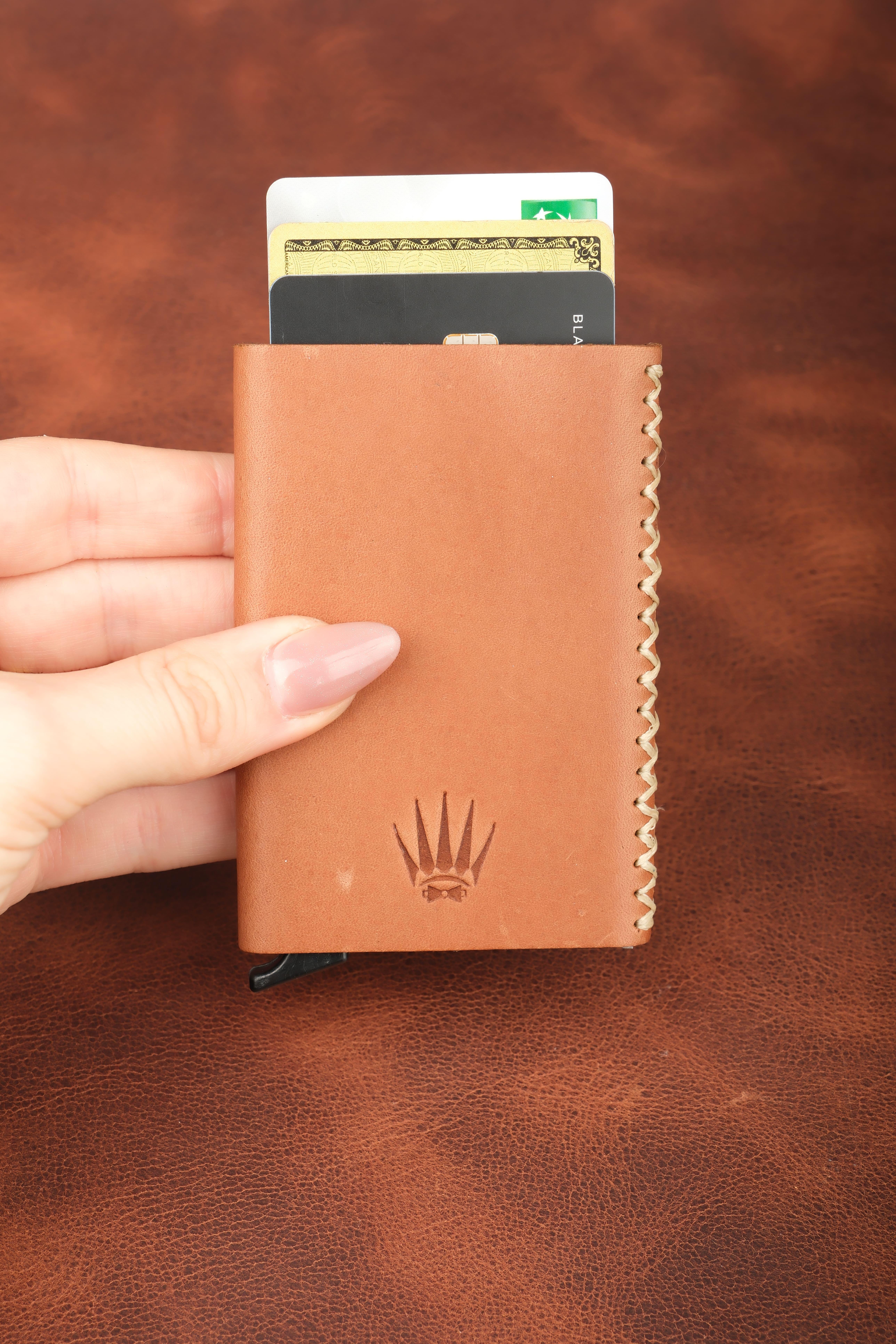 Hediye Seti Hakiki Deri Buttero Naturel Mekanizmalı Kartlık&AnahtarlıkWalletWATCHOFROYALCortexHediye Seti Hakiki Deri Buttero Naturel Mekanizmalı Kartlık&Anahtarlık