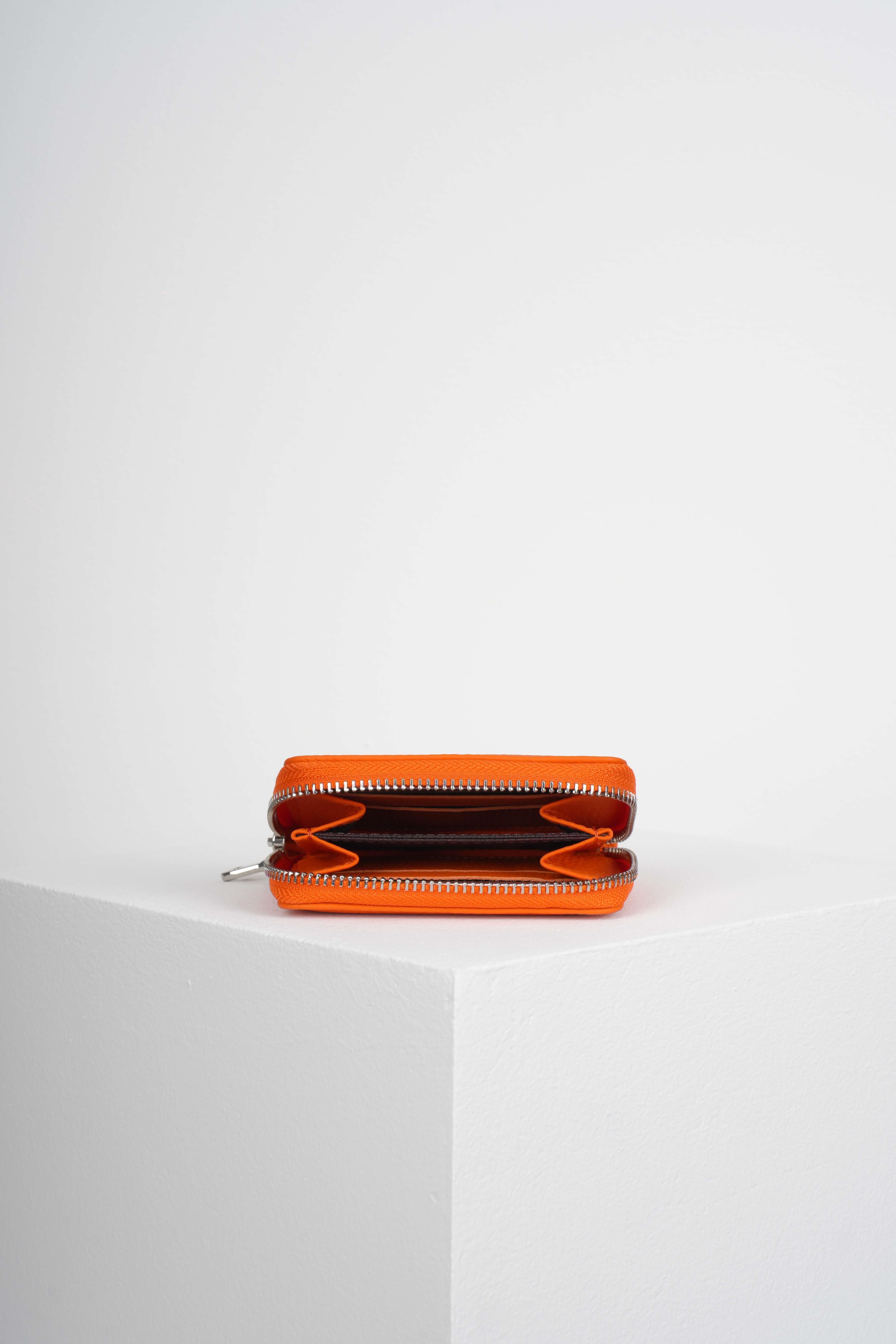 Lyon Turuncu Hakiki Deri Cüzdan Kartlık WalletWATCHOFROYALLyonLyon Turuncu Hakiki Deri Cüzdan Kartlık 