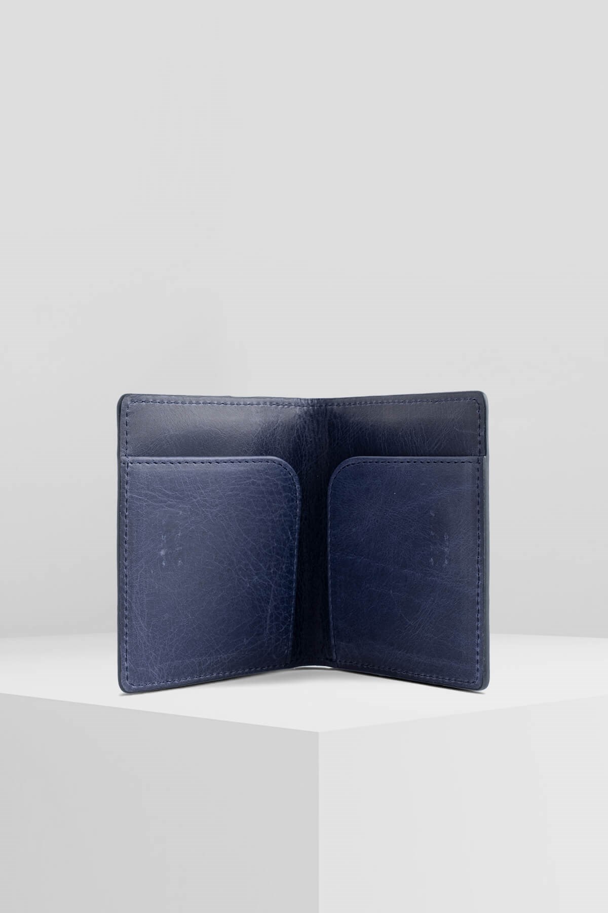 MAGNETIC PAİR NAVY BLUE HAKİKİ DERİ CÜZDANCÜZDAN VE KARTLIKWATCHOFROYALMGNTCPAİRNVYBLUEMAGNETIC PAİR NAVY BLUE HAKİKİ DERİ CÜZDAN