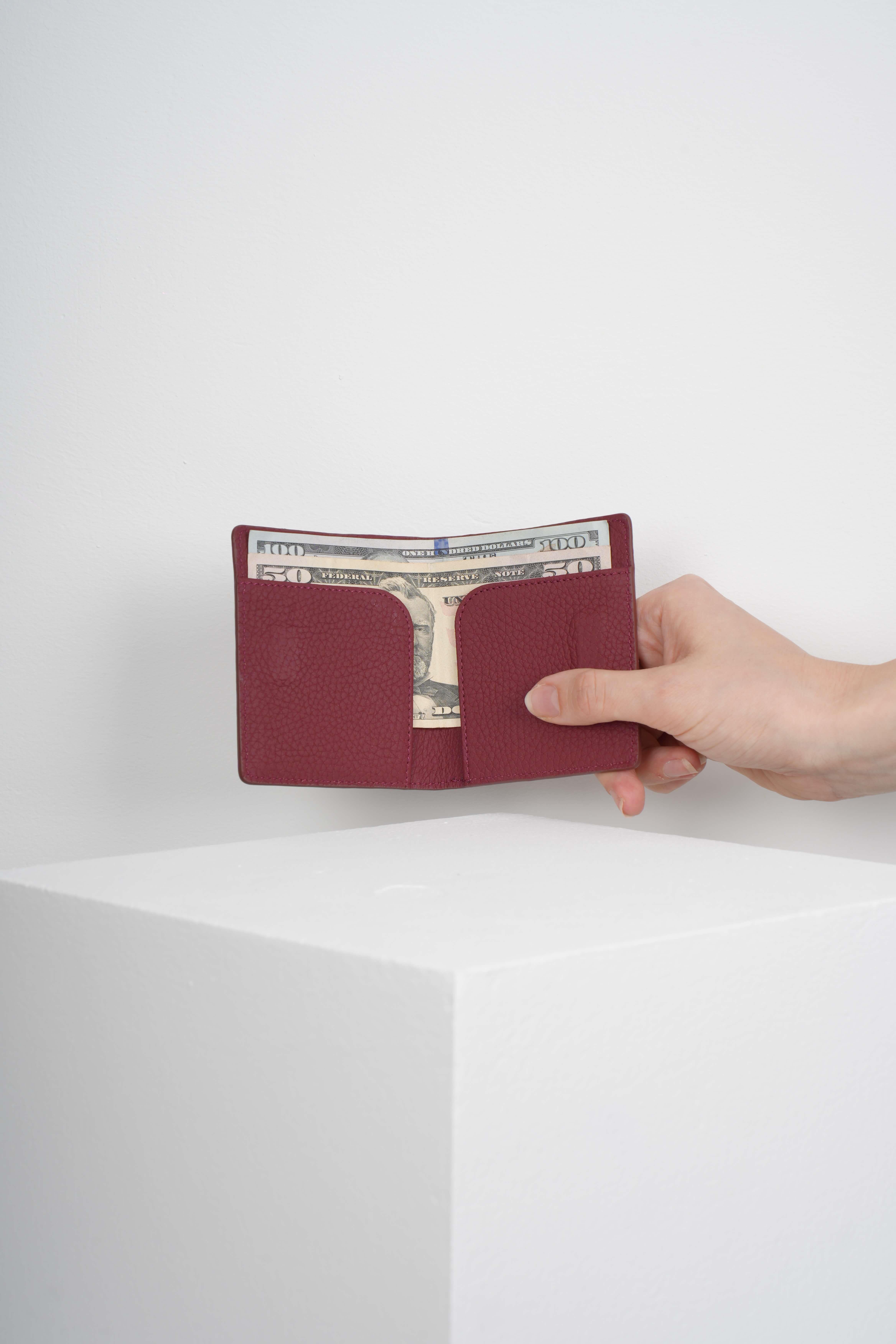 MAGNETIC PAIR FLOTTER BURGUNDY GENUINE LEATHER WALLETWalletWATCHOFROYALMGNTCPAİRFLTRBRDMAGNETIC PAIR FLOTTER BURGUNDY GENUINE LEATHER WALLET